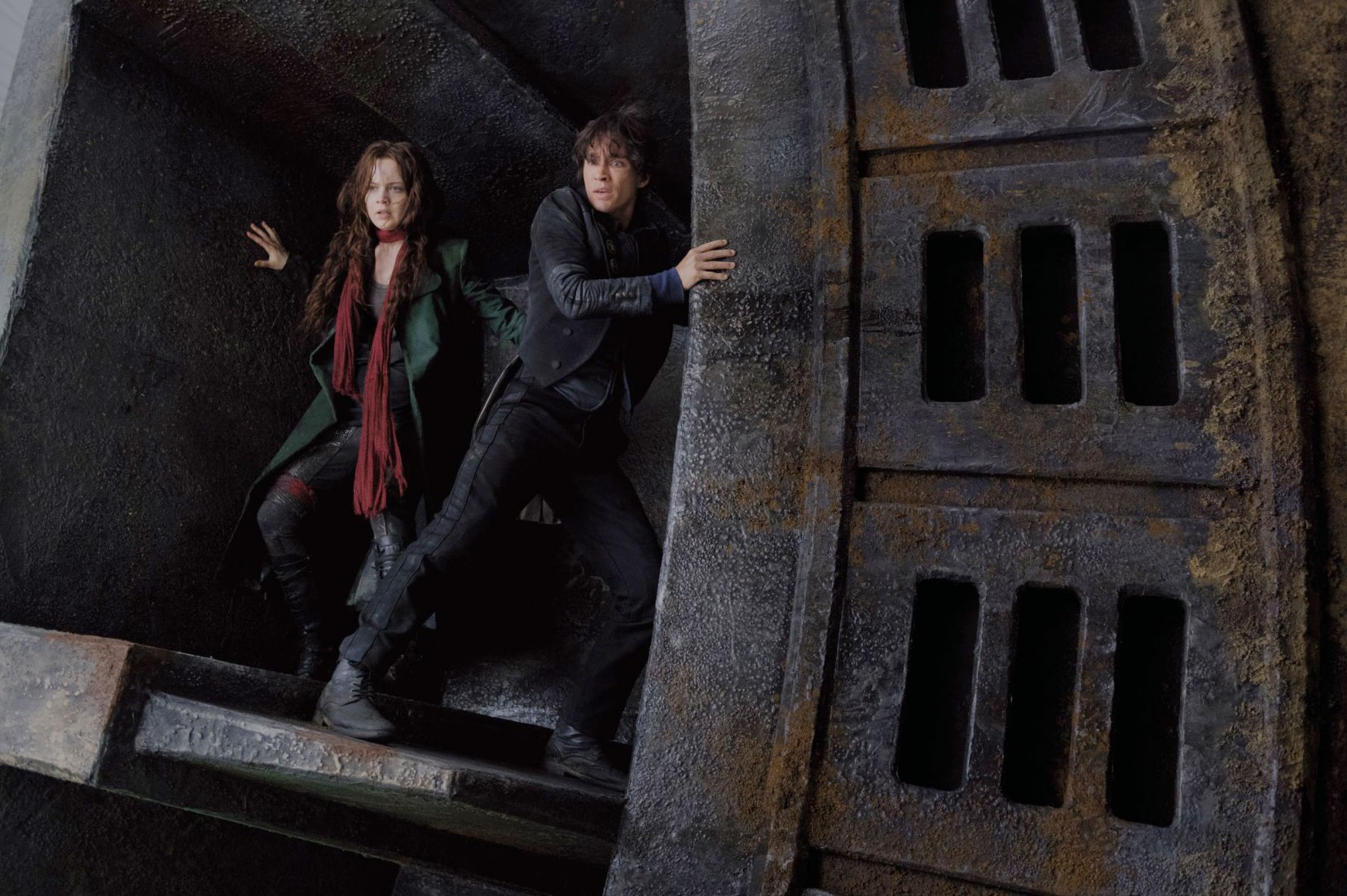 Frames from the movie Mortal Engines 2018