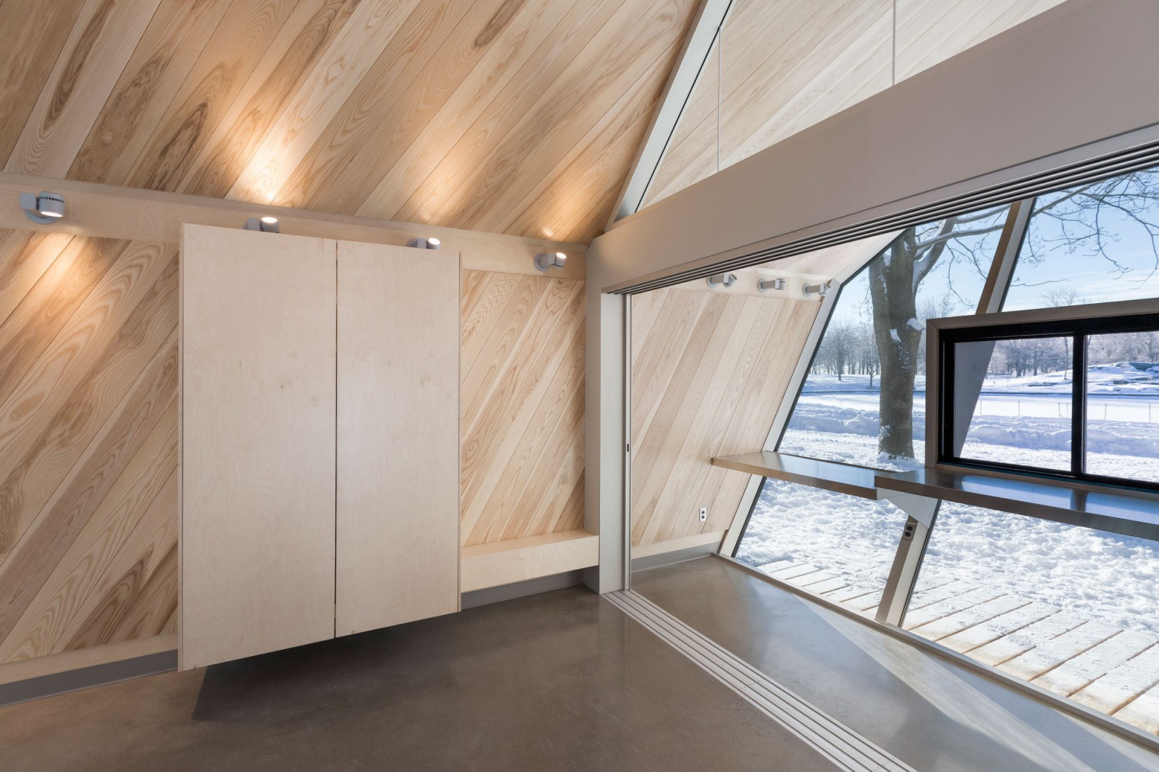 Vista del interior. Kioscos de Mount-Royal por Atelier Urban Face. Fotografía © Fany Ducharme 