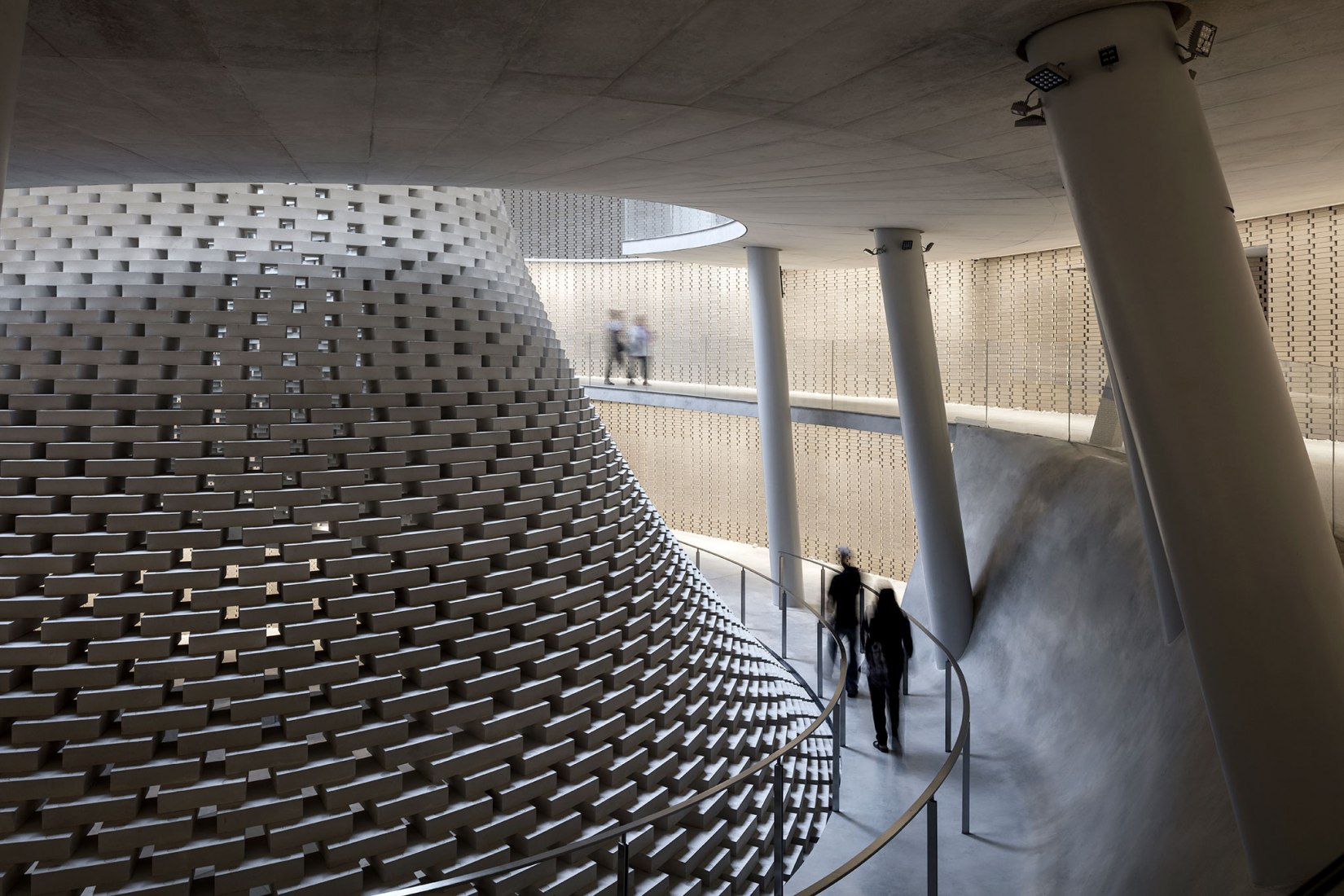 Walkways around the spiral. The Mount Herzl Memorial Hall by Kimmel Eshkolot Architects. Photograph © Amit Geron