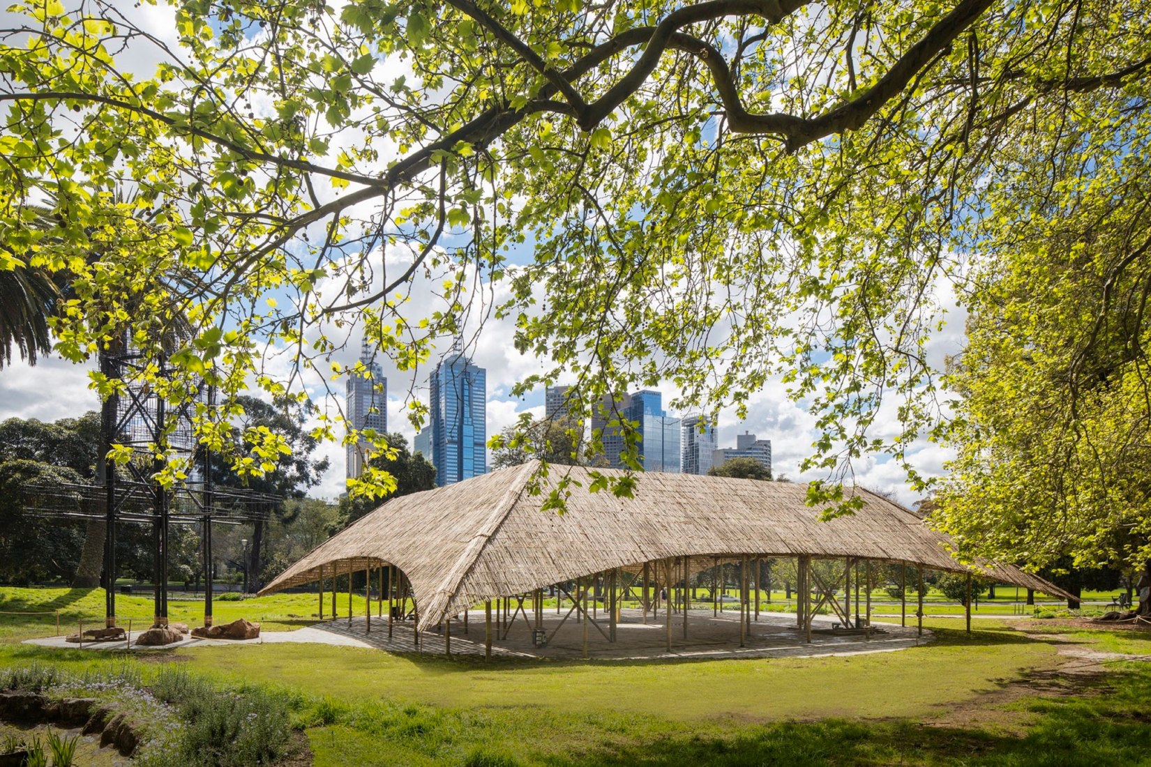 "MPavilion 2014" en Melbourne por Bijoy Jain de Studio Mumbai. Fotografía por John Gollings