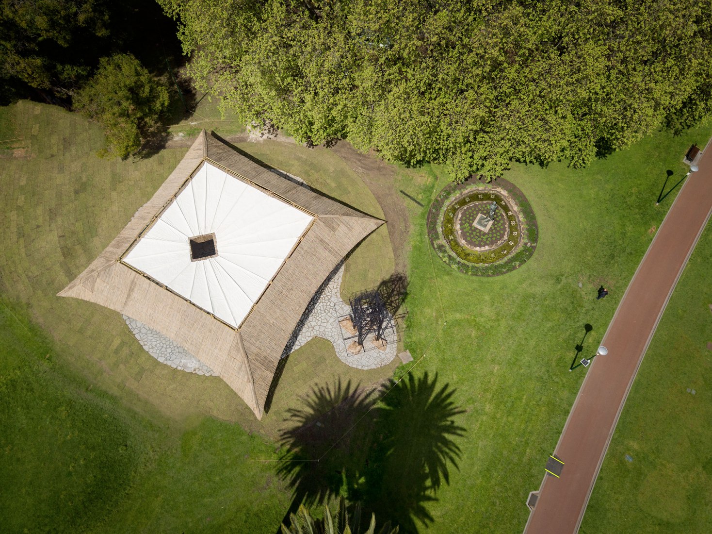 "MPavilion 2014" en Melbourne por Bijoy Jain de Studio Mumbai. Fotografía por John Gollings