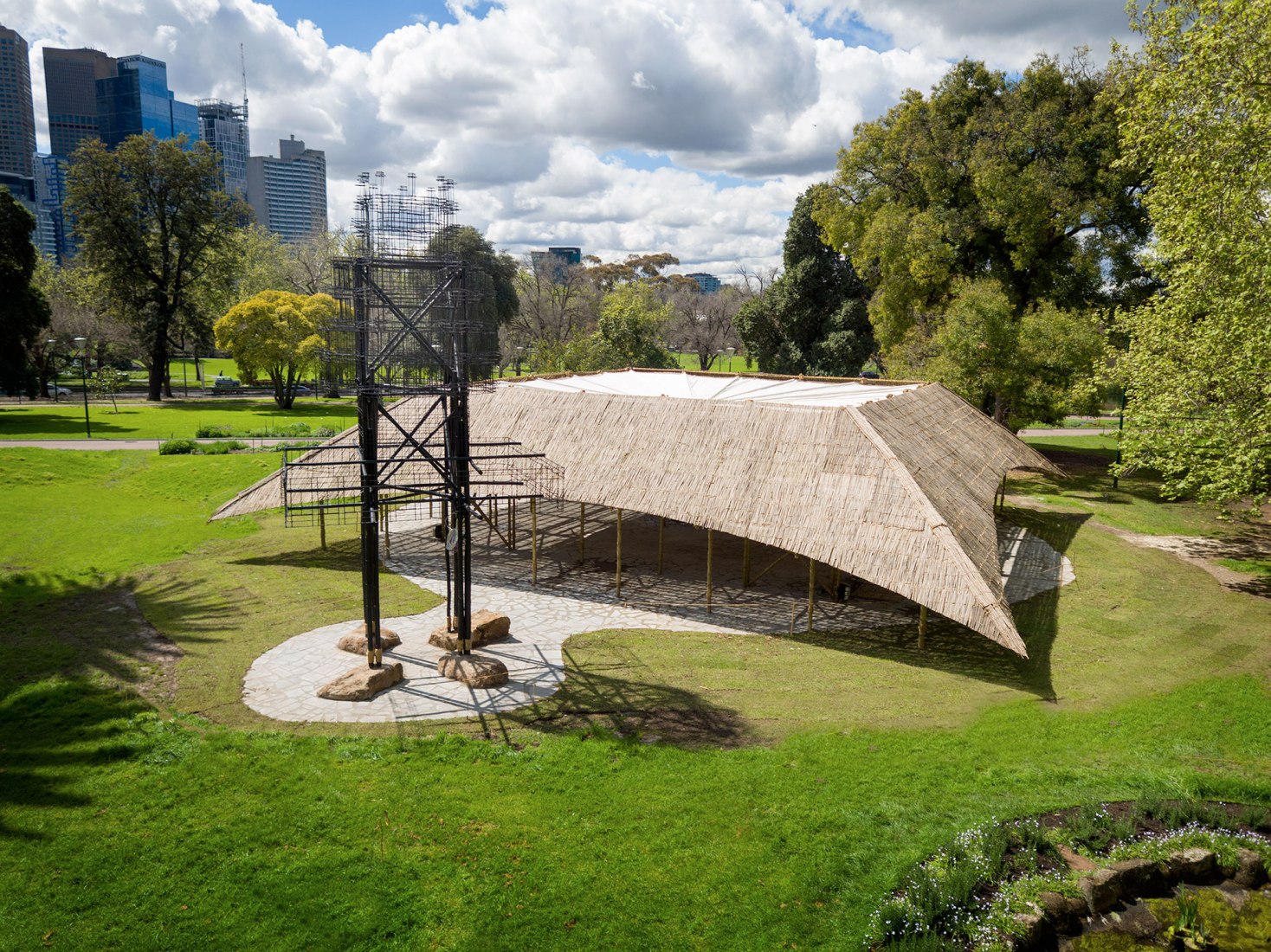 "MPavilion 2014" en Melbourne por Bijoy Jain de Studio Mumbai. Fotografía por John Gollings