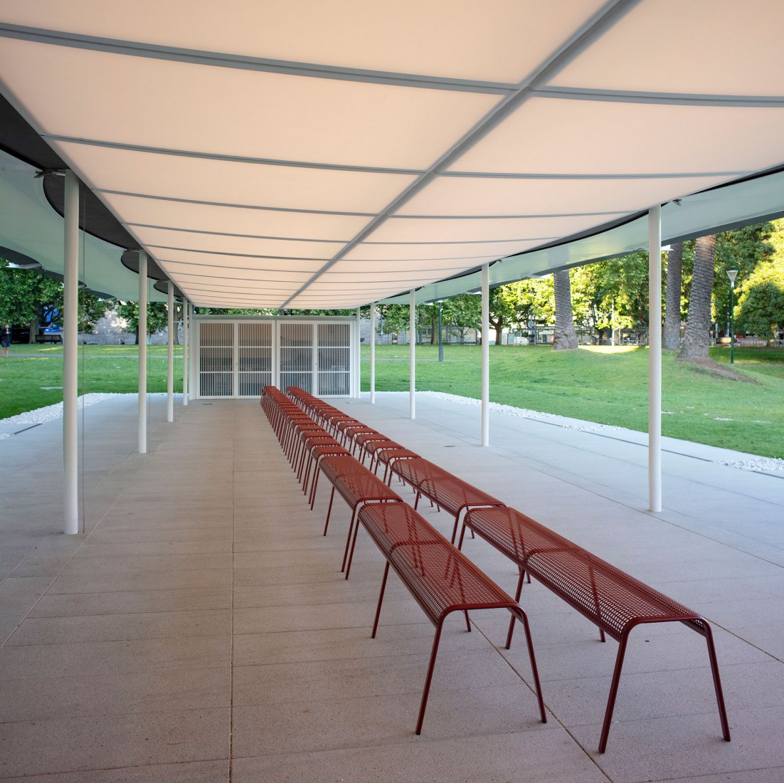 MPavilion 2019 en Melbourne por Glenn Murcutt. Fotografía por John Gollings