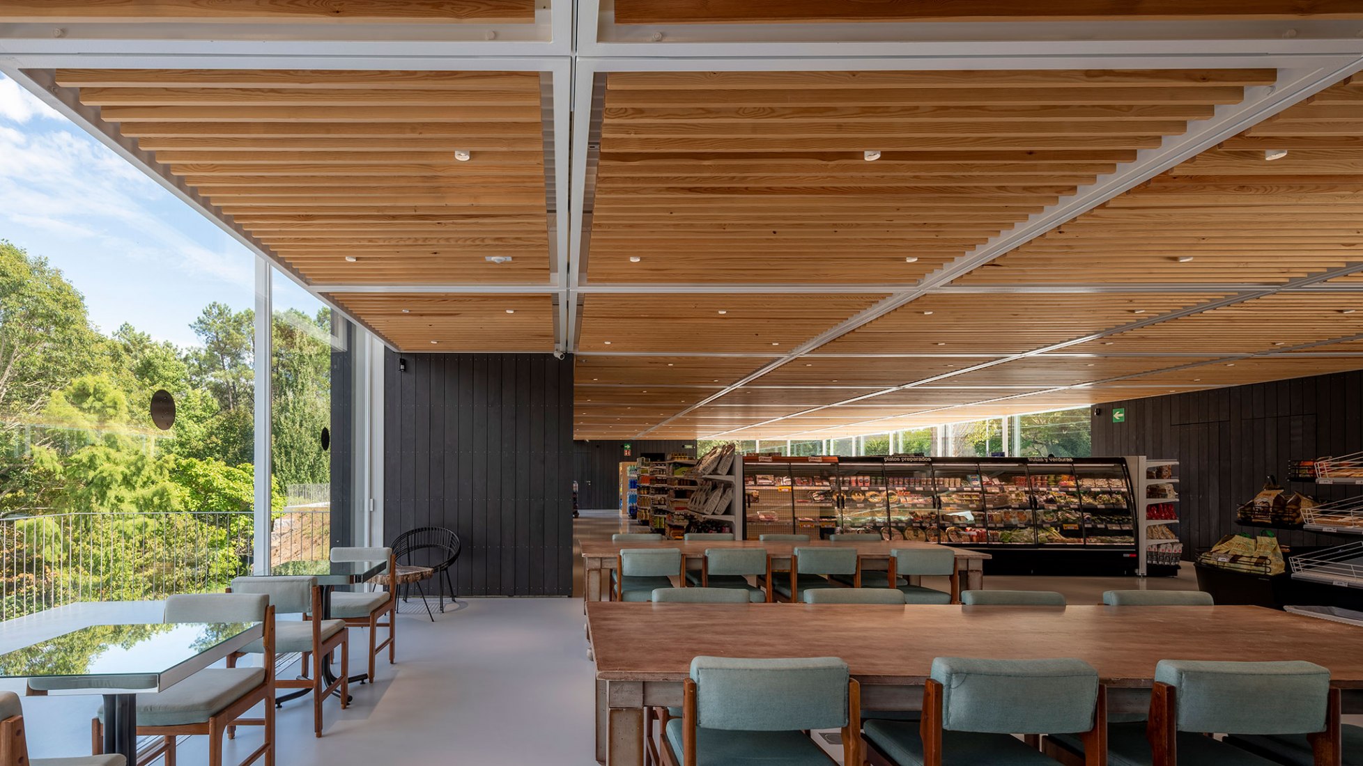 "A Ramallosa" Service Center by MRM arquitectos + AVG. Photograph by Héctor Santos-Díez.
