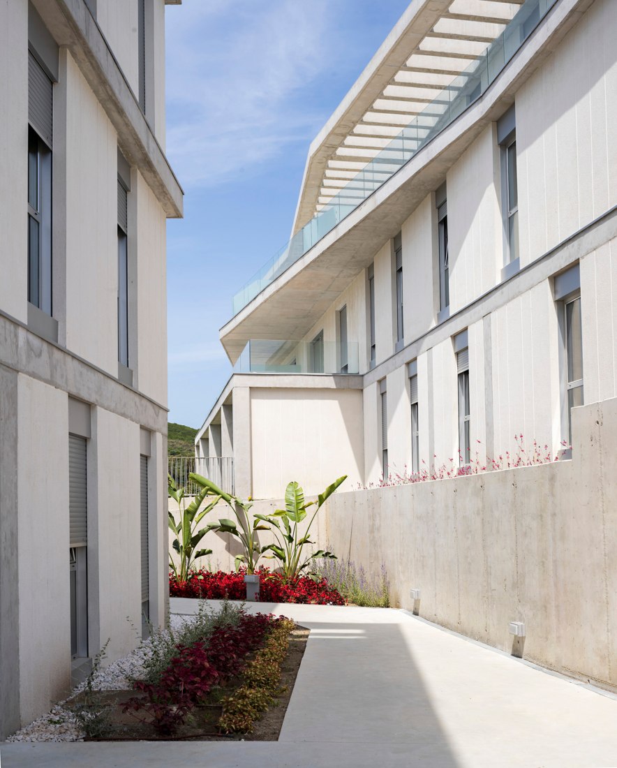 66 viviendas con terrazas por Estudio Muñoz Miranda. Fotografía por Javier Callejas Sevilla