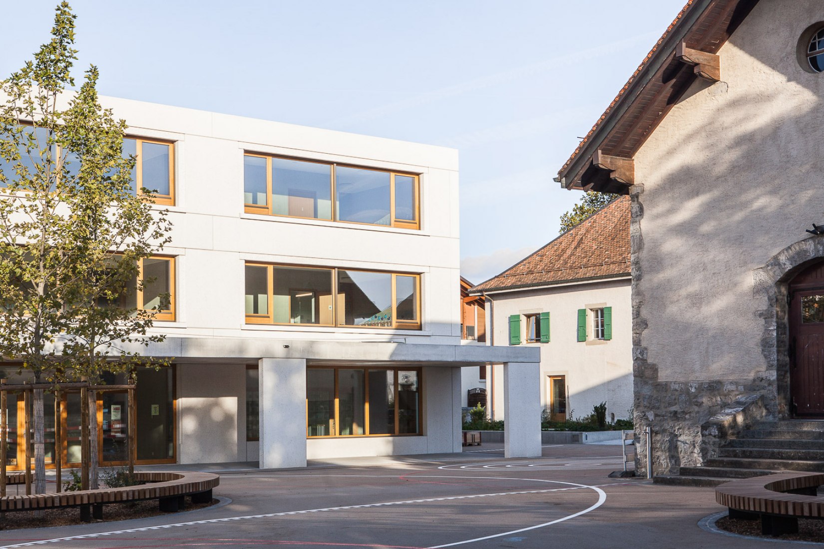 Nueva escuela Meinier por Mue Atelier d'Architecture. Fotografía por Arnaud Schelstraete.
