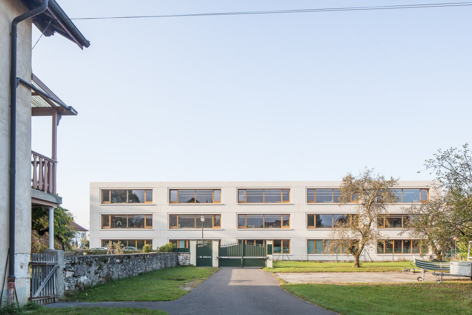Nueva escuela Meinier por Mue Atelier d'Architecture. Fotografía por Arnaud Schelstraete.