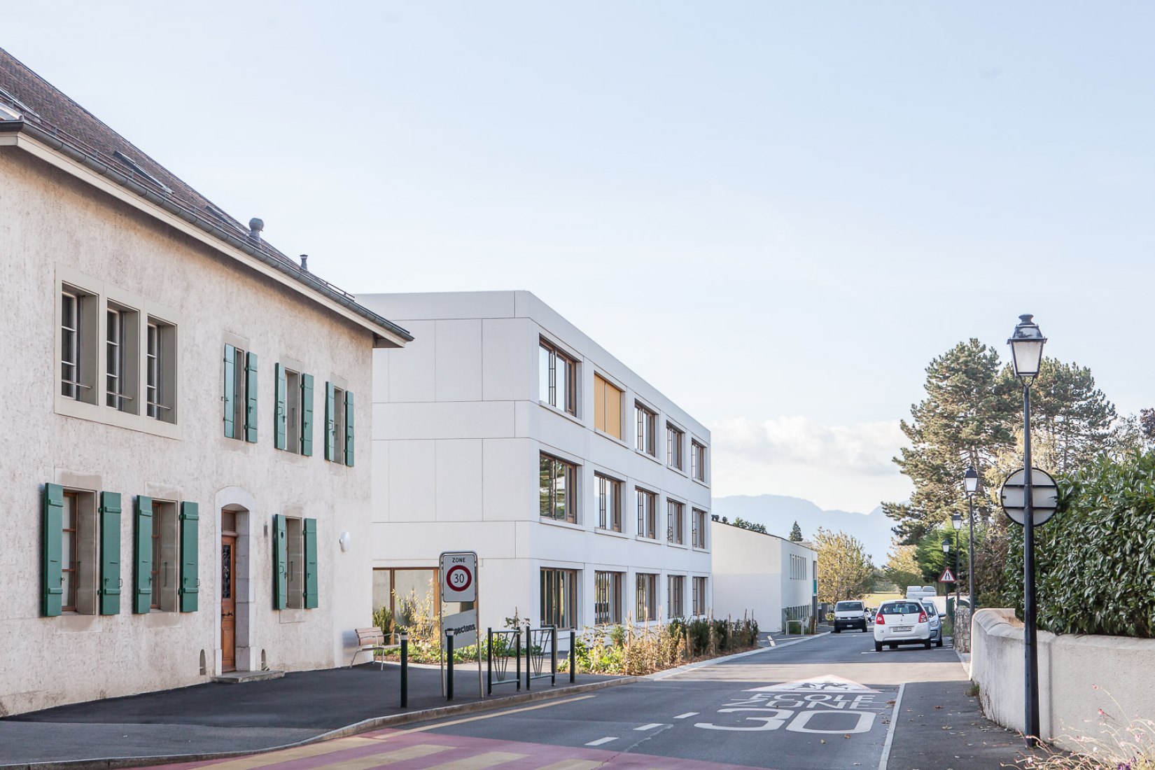 Nueva escuela Meinier por Mue Atelier d'Architecture. Fotografía por Arnaud Schelstraete.
