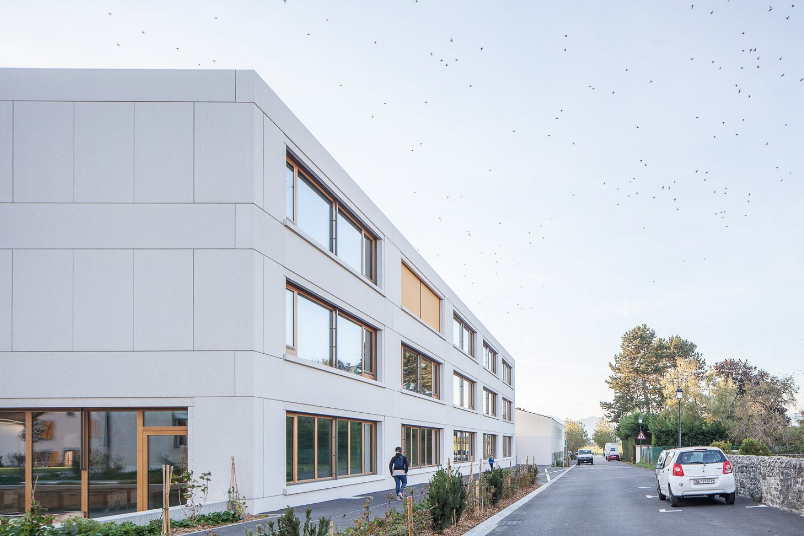 Nueva escuela Meinier por Mue Atelier d'Architecture. Fotografía por Arnaud Schelstraete.