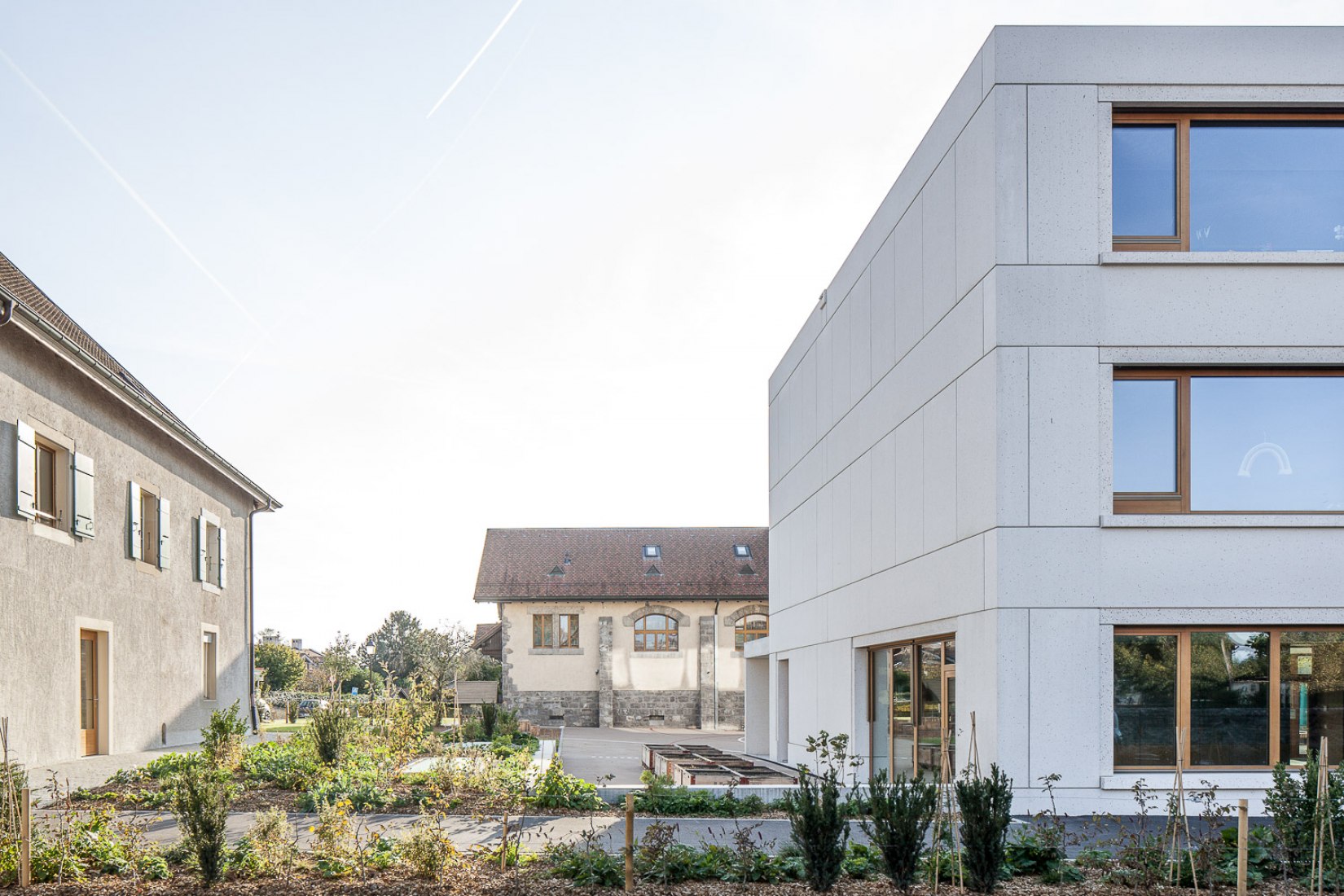 Nueva escuela Meinier por Mue Atelier d'Architecture. Fotografía por Arnaud Schelstraete.