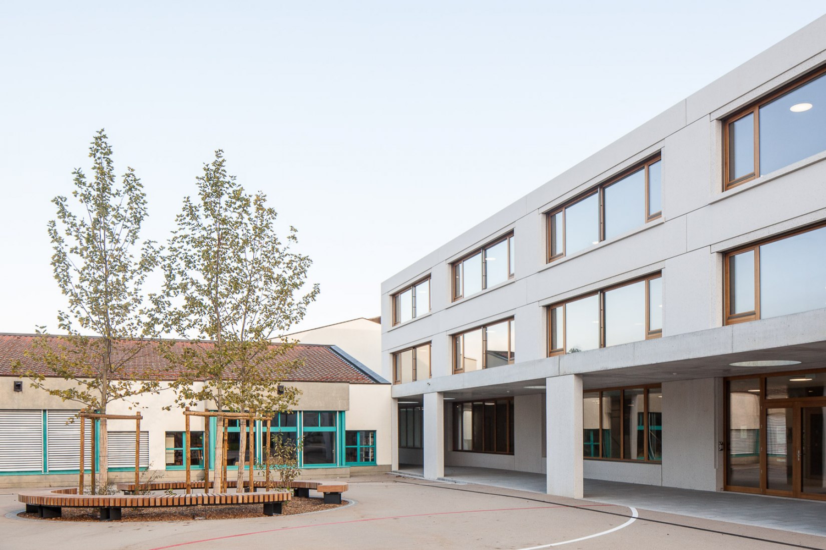 Nueva escuela Meinier por Mue Atelier d'Architecture. Fotografía por Arnaud Schelstraete.