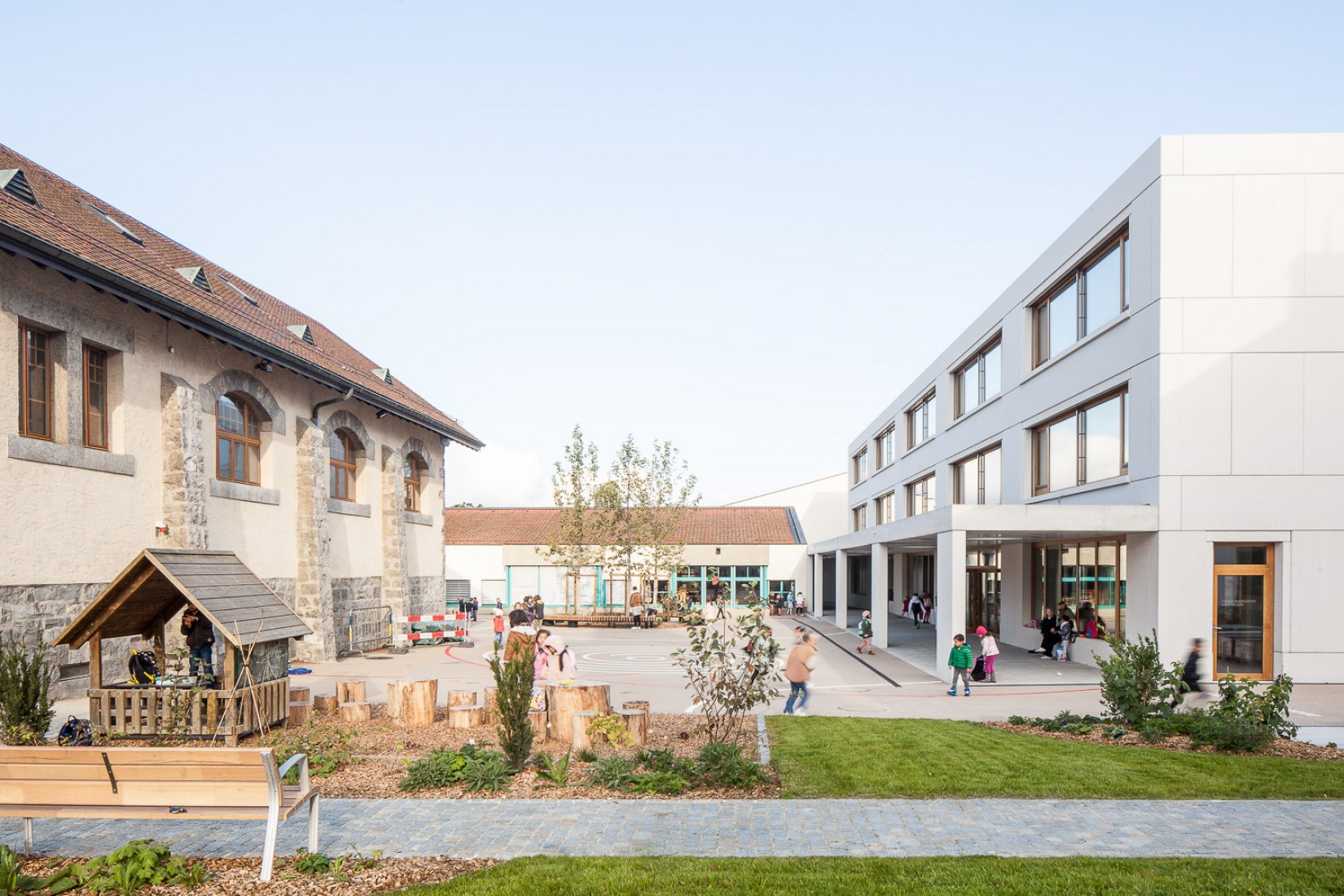 Nueva escuela Meinier por Mue Atelier d'Architecture. Fotografía por Arnaud Schelstraete.