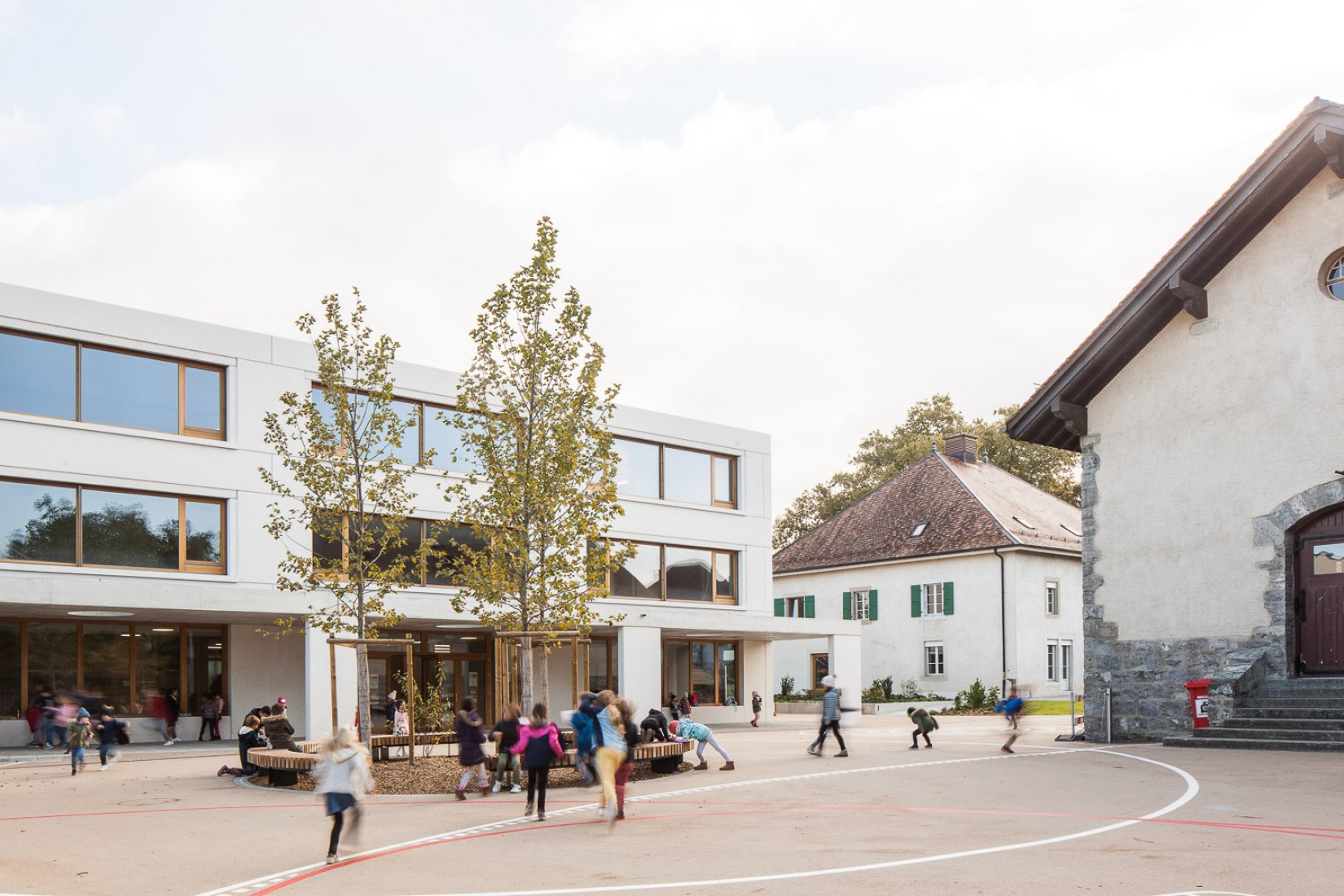 Nueva escuela Meinier por Mue Atelier d'Architecture. Fotografía por Arnaud Schelstraete.