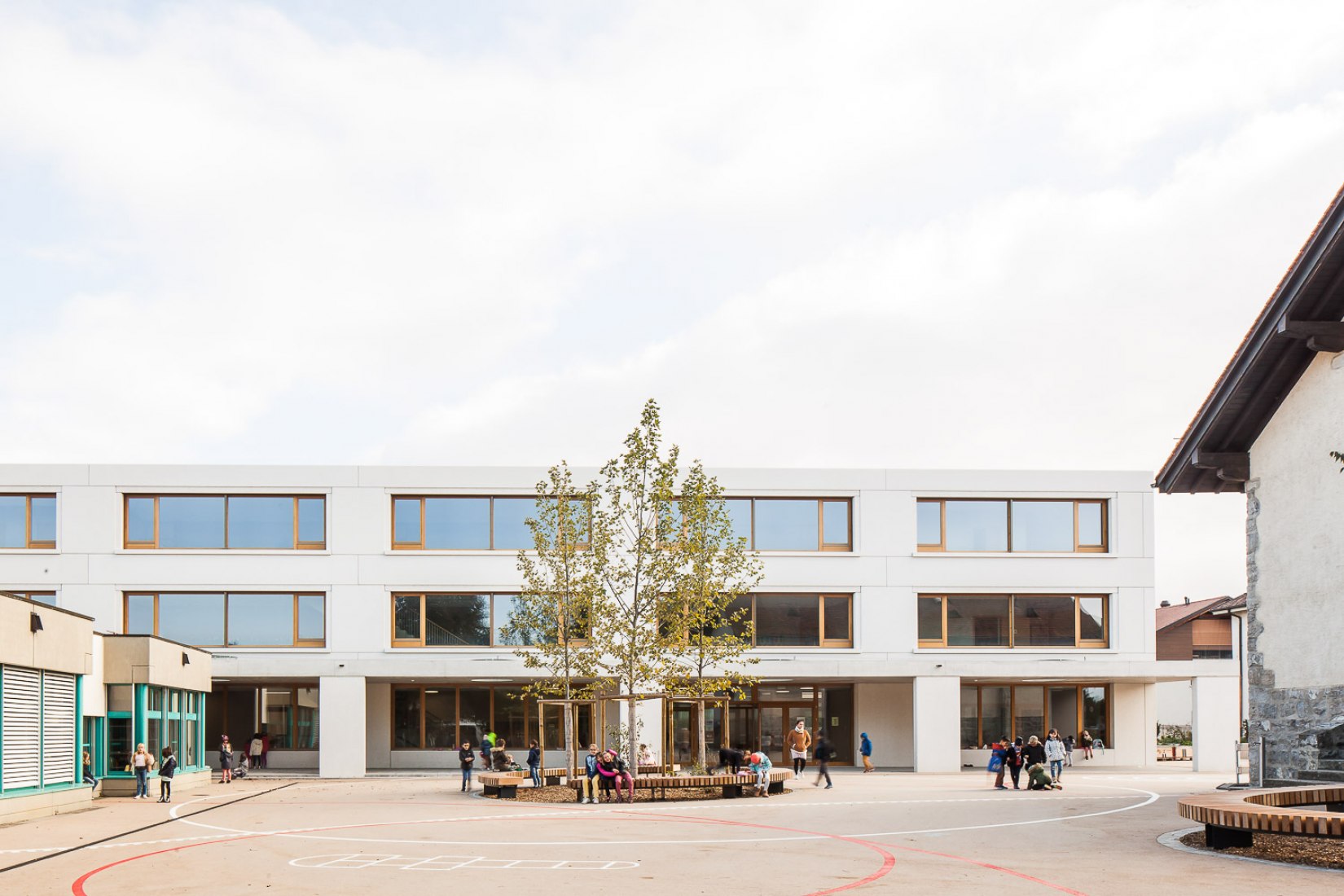 Nueva escuela Meinier por Mue Atelier d'Architecture. Fotografía por Arnaud Schelstraete.