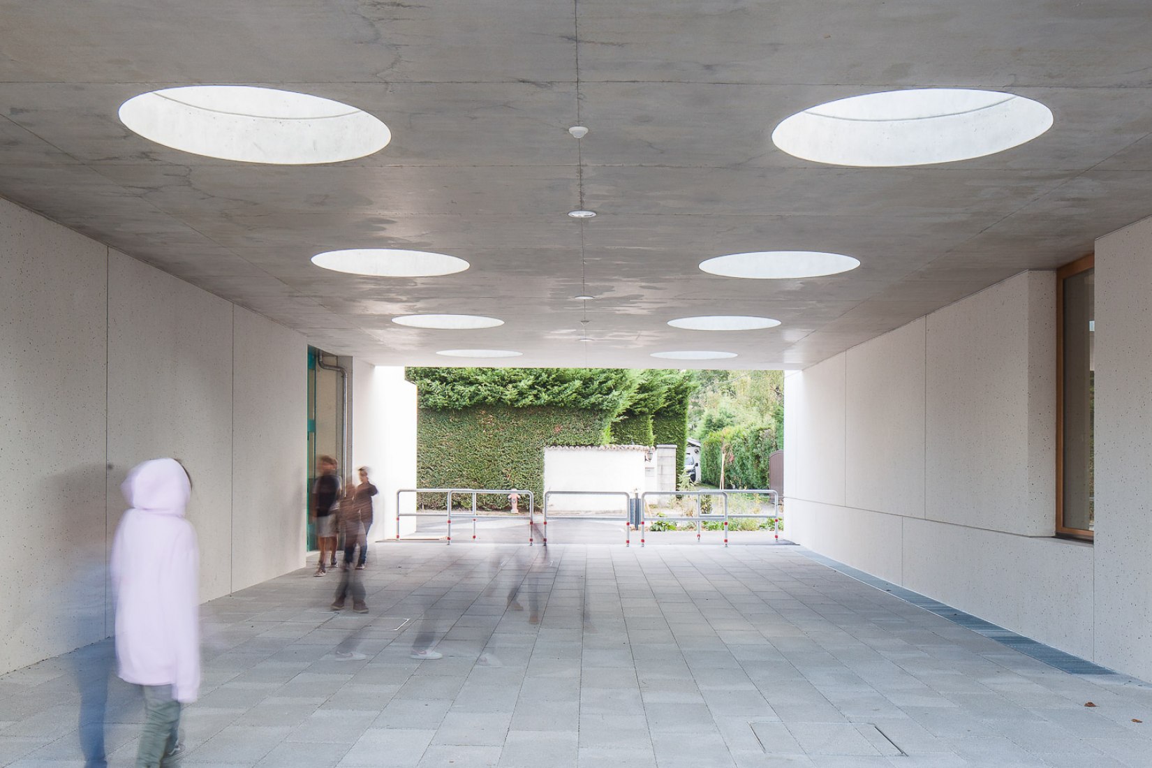 Nueva escuela Meinier por Mue Atelier d'Architecture. Fotografía por Arnaud Schelstraete.