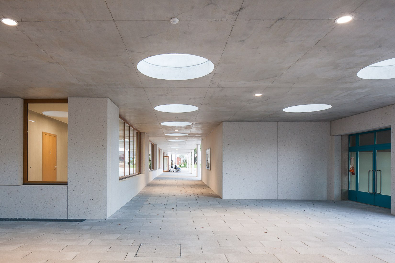 Nueva escuela Meinier por Mue Atelier d'Architecture. Fotografía por Arnaud Schelstraete.