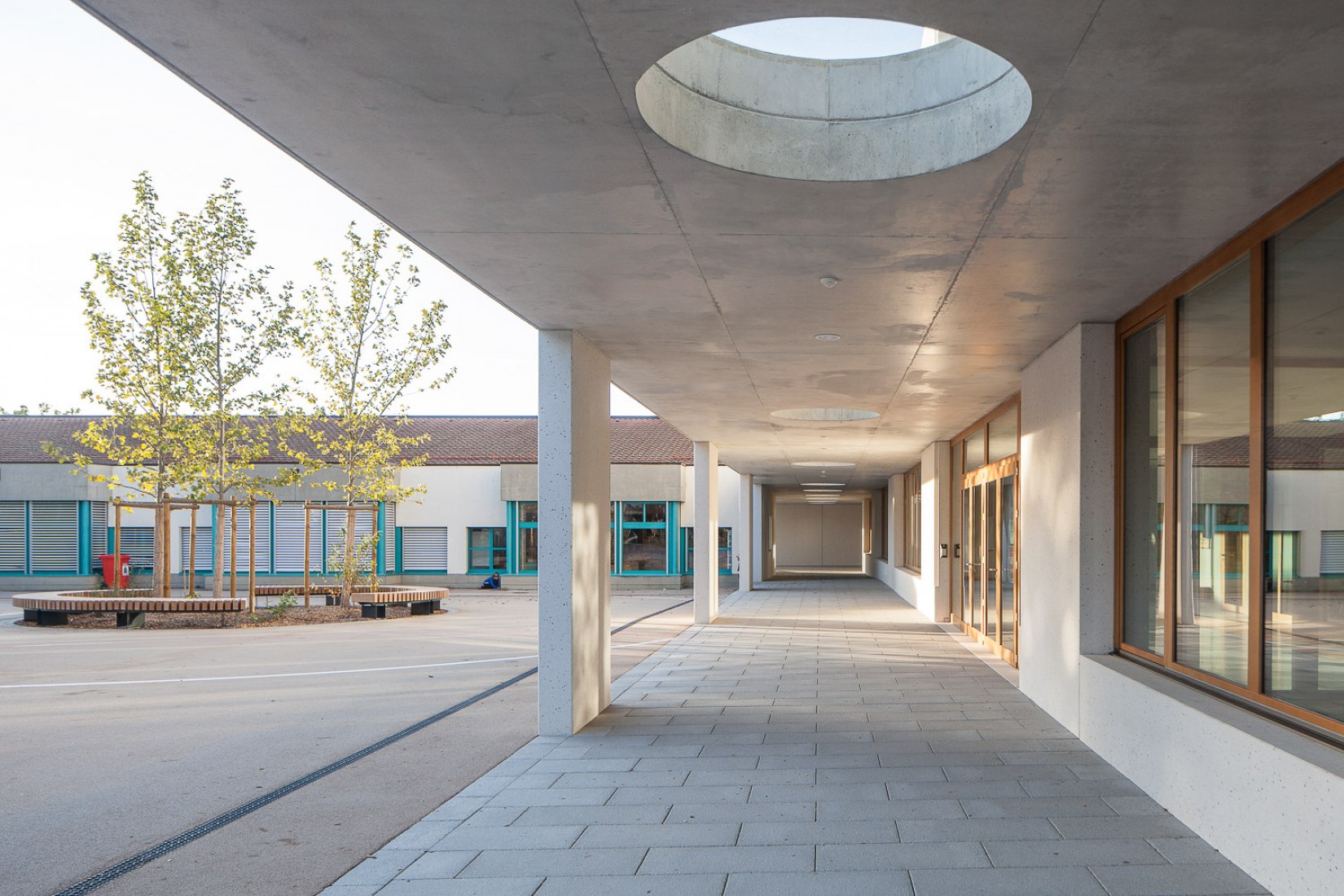 Nueva escuela Meinier por Mue Atelier d'Architecture. Fotografía por Arnaud Schelstraete.