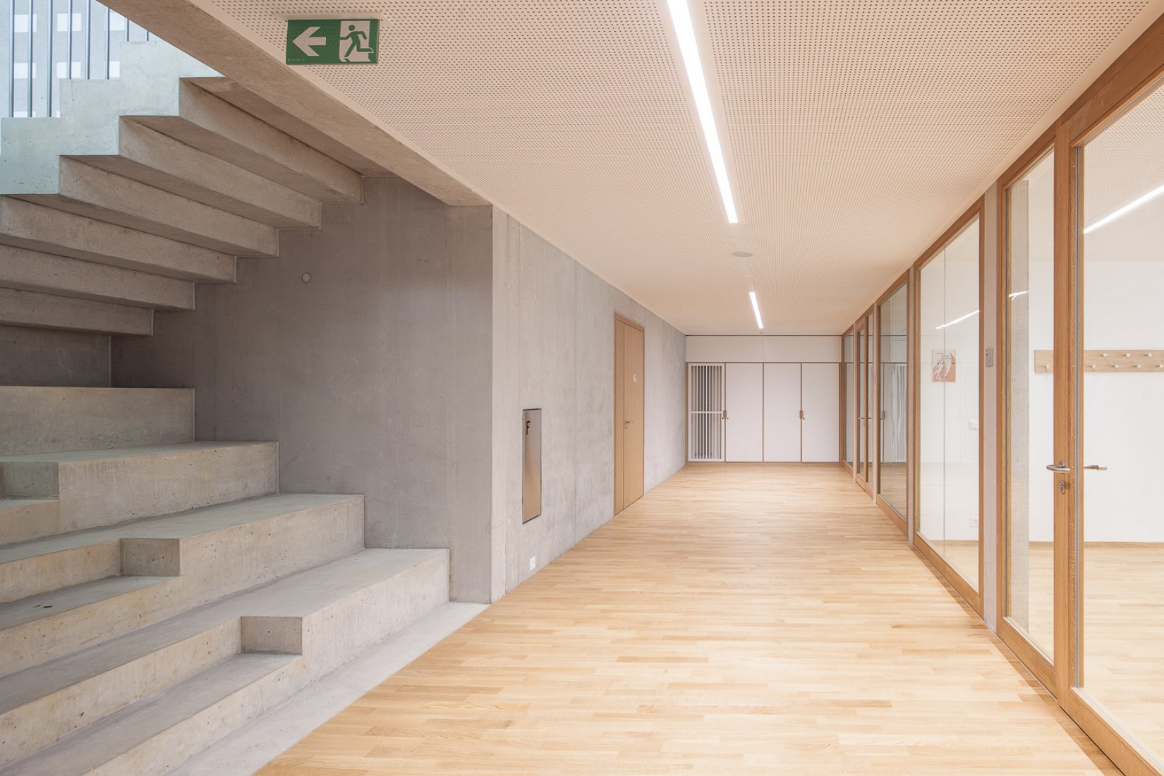 Nueva escuela Meinier por Mue Atelier d'Architecture. Fotografía por Arnaud Schelstraete.