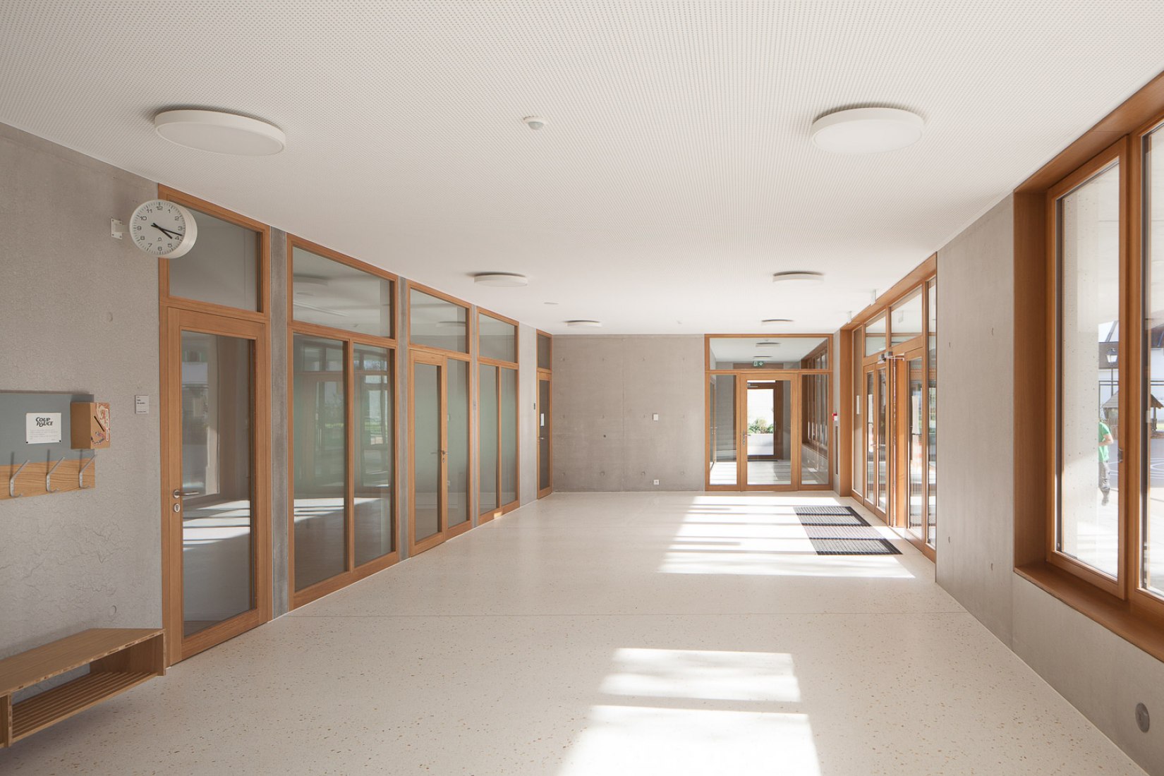 Nueva escuela Meinier por Mue Atelier d'Architecture. Fotografía por Arnaud Schelstraete.