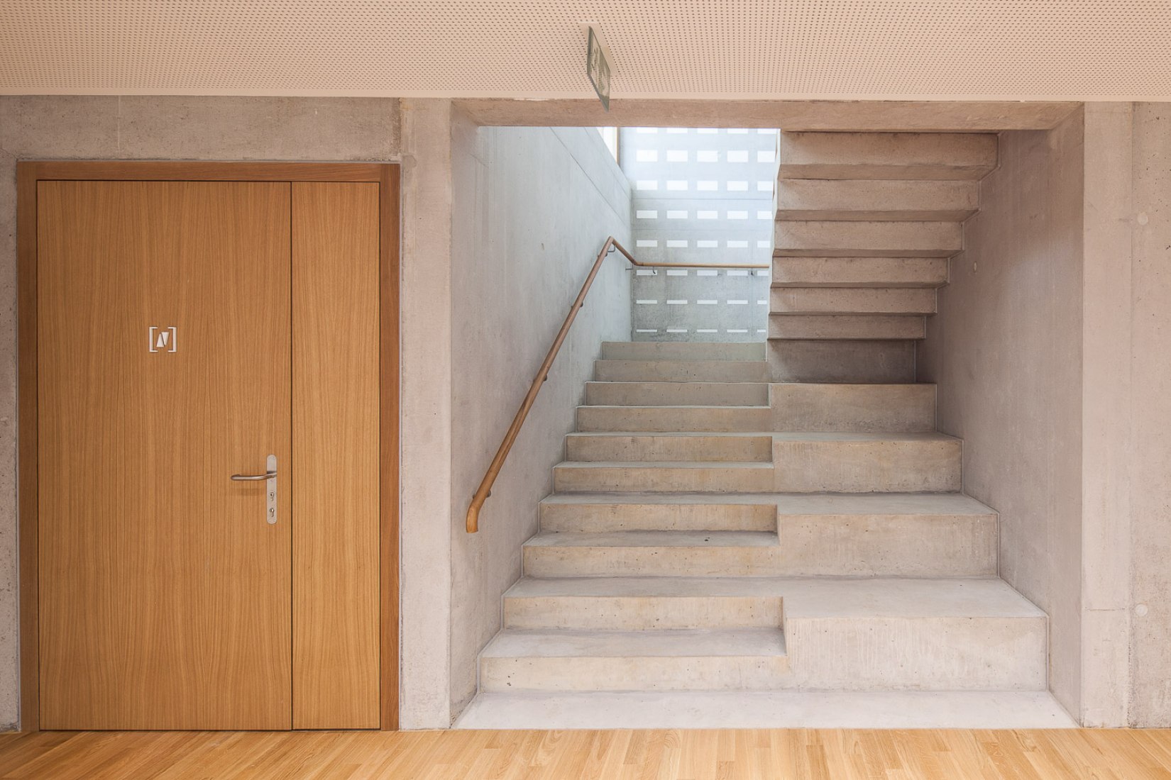 Nueva escuela Meinier por Mue Atelier d'Architecture. Fotografía por Arnaud Schelstraete.