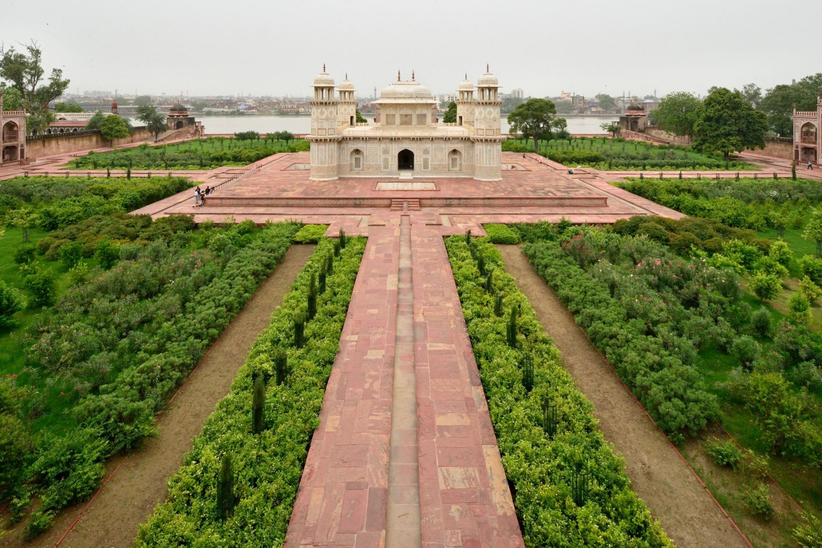  The newly restored Garden of the Tomb of I’timad-ud-Daulah Courtesy of the World Monuments Fund 