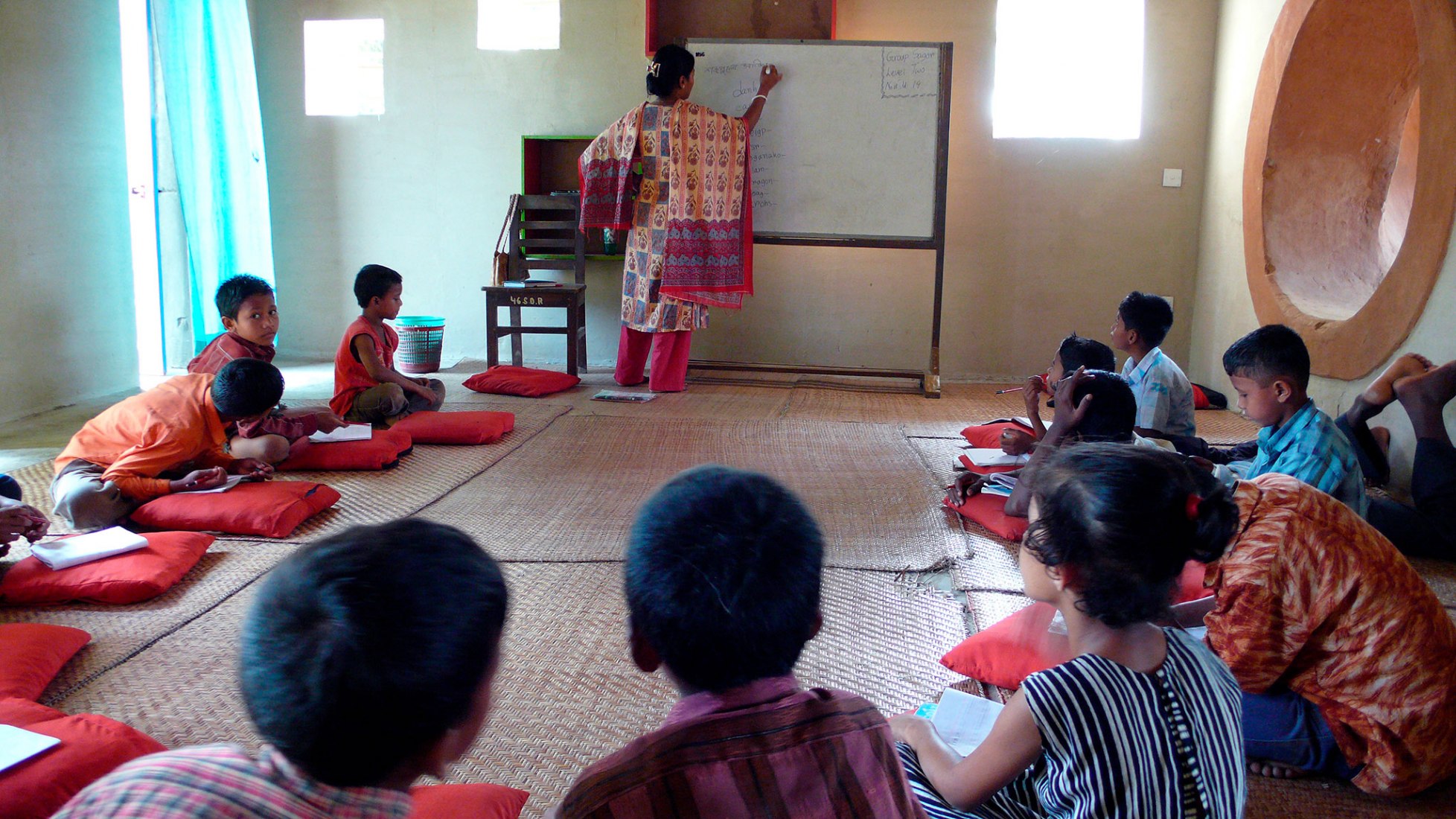 Escuela METI, Rudrapur (Bangladesh), 2006. El Museo ICO presenta «Anna Heringer. La belleza esencial». Fotografía por B.K.S. Inan.