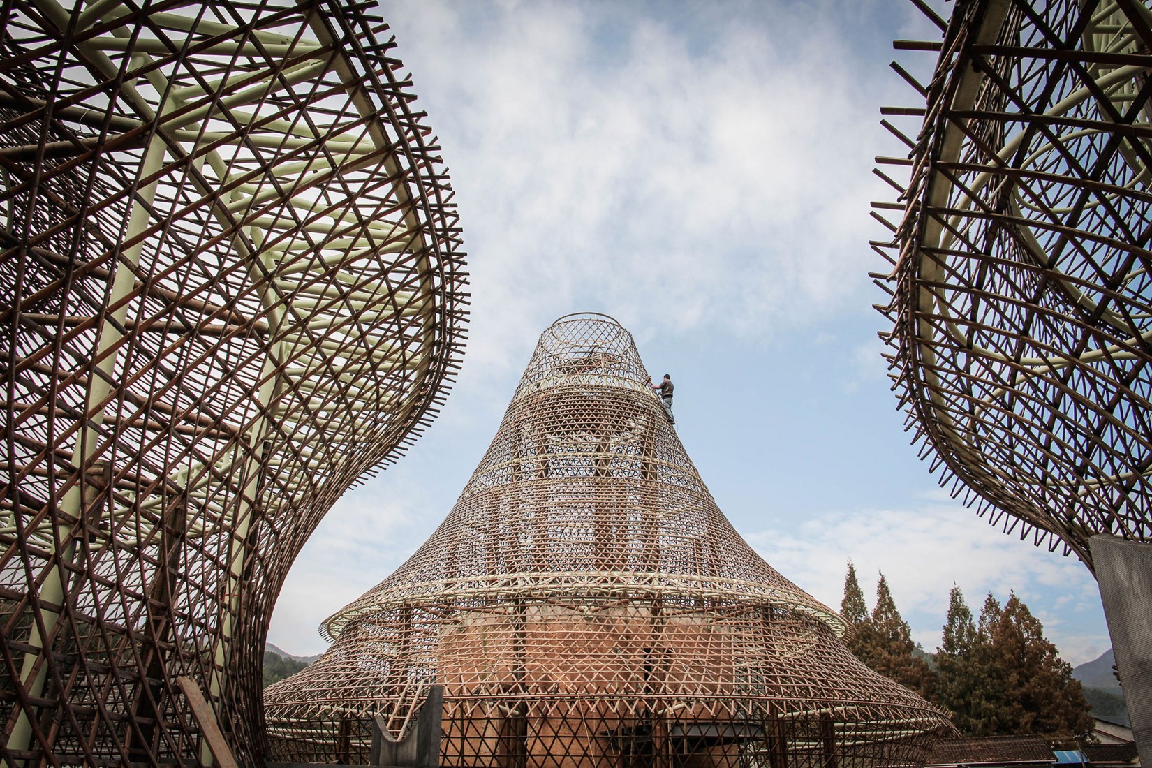 Albergue en la Bienal de Bambú de Longquan, Baoxi (China), 2016. El Museo ICO presenta «Anna Heringer. La belleza esencial». Fotografía por Jenny Ji.