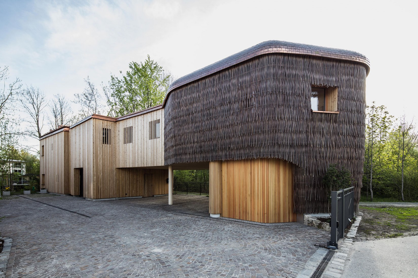 Casa de huéspedes RosAna, Rosenheim (Alemania), 2015. El Museo ICO presenta «Anna Heringer. La belleza esencial». Fotografía por Gabrijela Obert.
