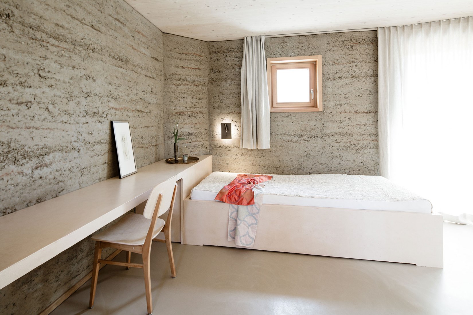 Casa de huéspedes RosAna, Rosenheim (Alemania), 2015. El Museo ICO presenta «Anna Heringer. La belleza esencial». Fotografía por Gabrijela Obert.