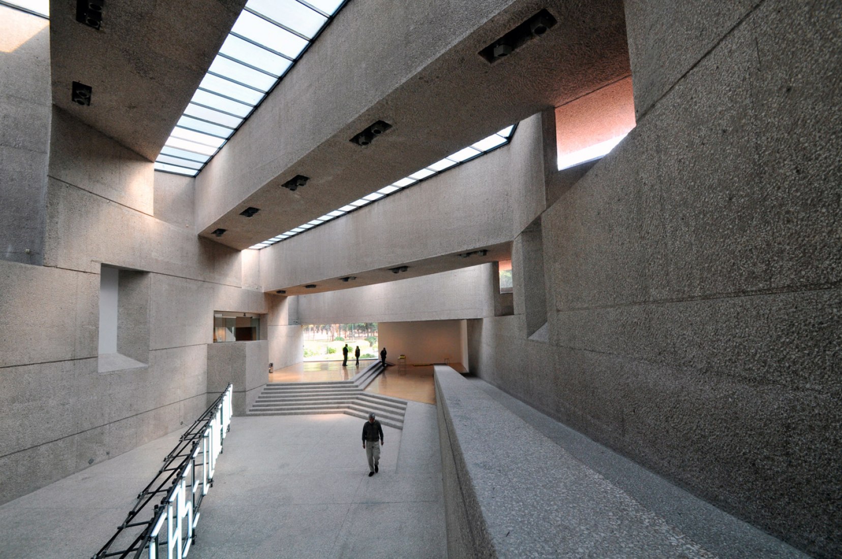 Museo Tamayo Arte Contemporáneo construído en 1981 por Teodoro González de León y Abraham Zabludovsky. Bosque de Chapultepec, México DF. Imagen cortesía de la Secretaría de Cultura de México.