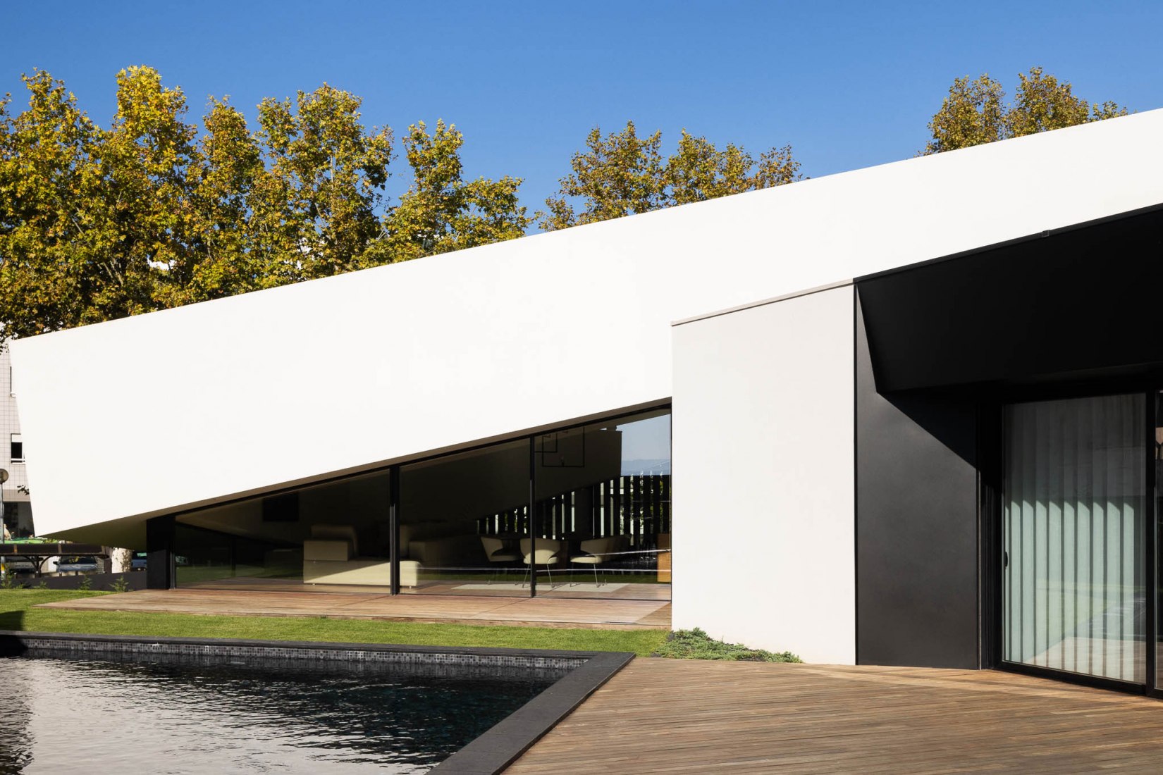 Tilt House by Mutant Architecture & Design. Photograph by Ivo Tavares Studio.