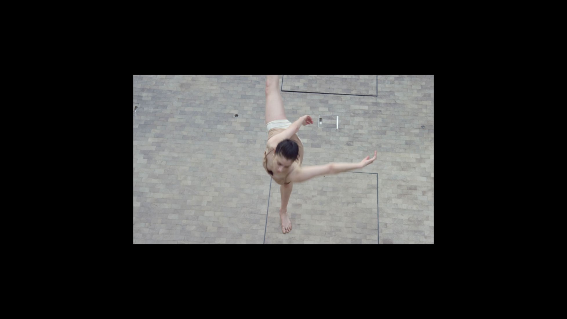 MUTANT STAGE 10. Choreographic series co-curated by Amélie Couillaud and Dimitri Chamblas, produced by Lafayette Anticipations - Fondation d'entreprise Galeries Lafayette.