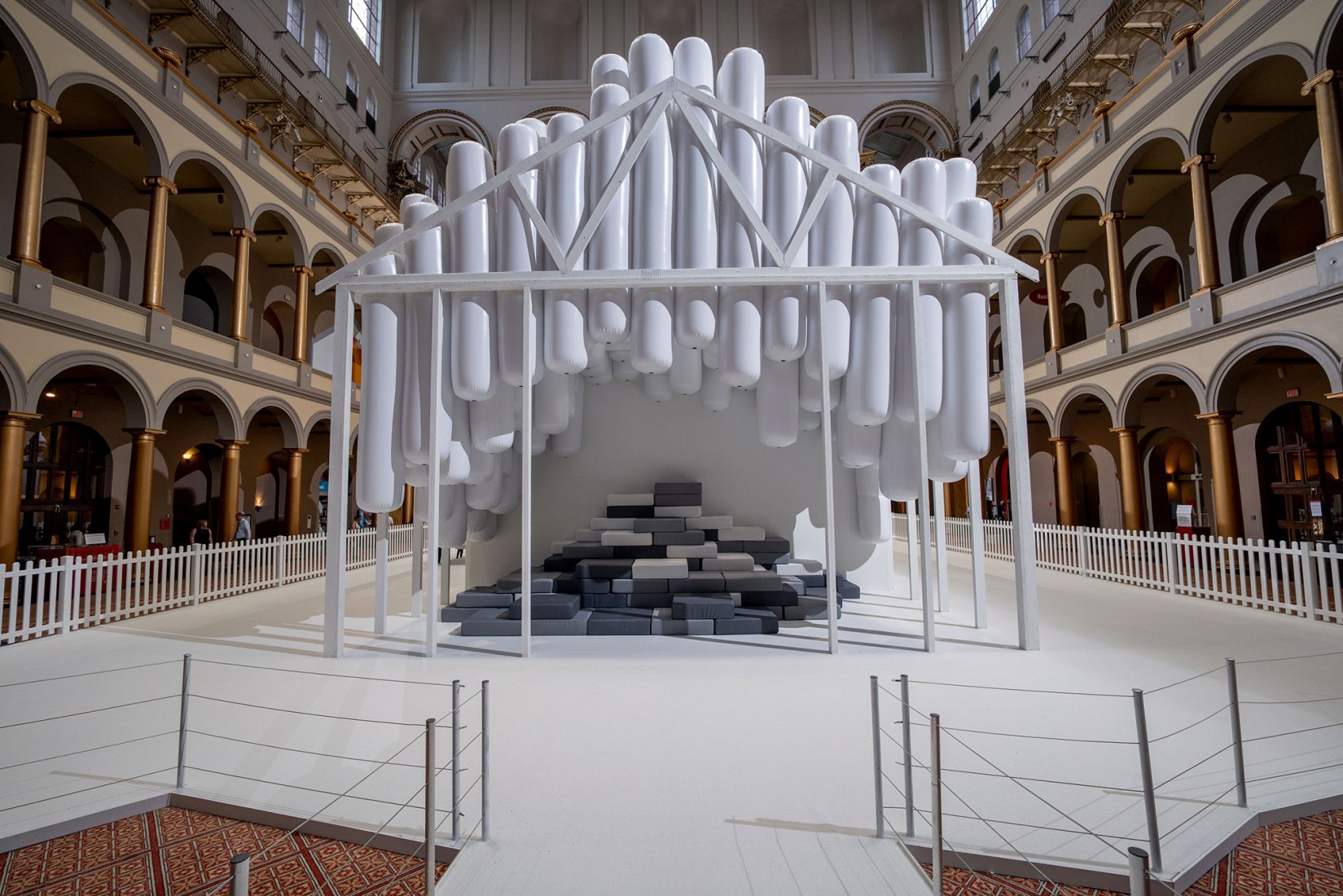 Snarkitecture Fun House. Fotografía por Noah Kalina