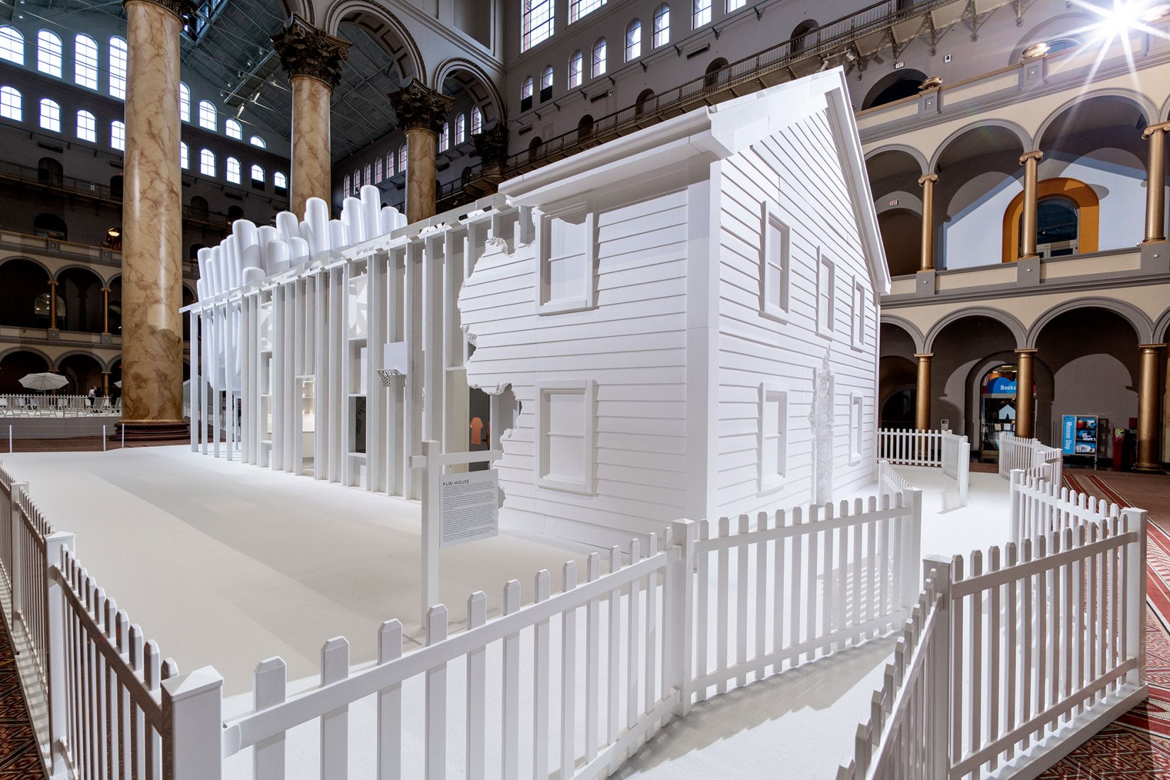 Snarkitecture Fun House. Fotografía por Noah Kalina