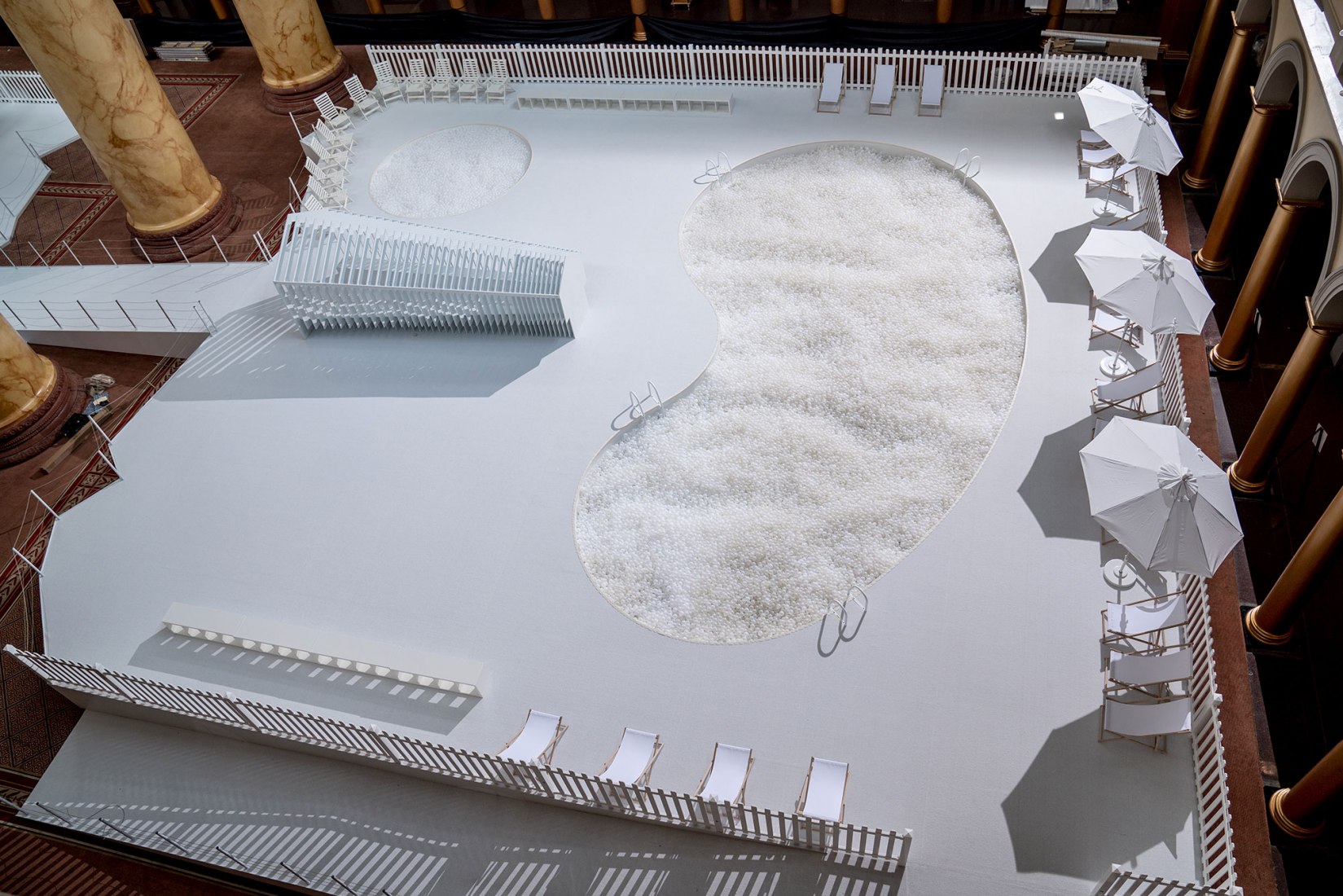 Snarkitecture Fun House. Fotografía por Noah Kalina