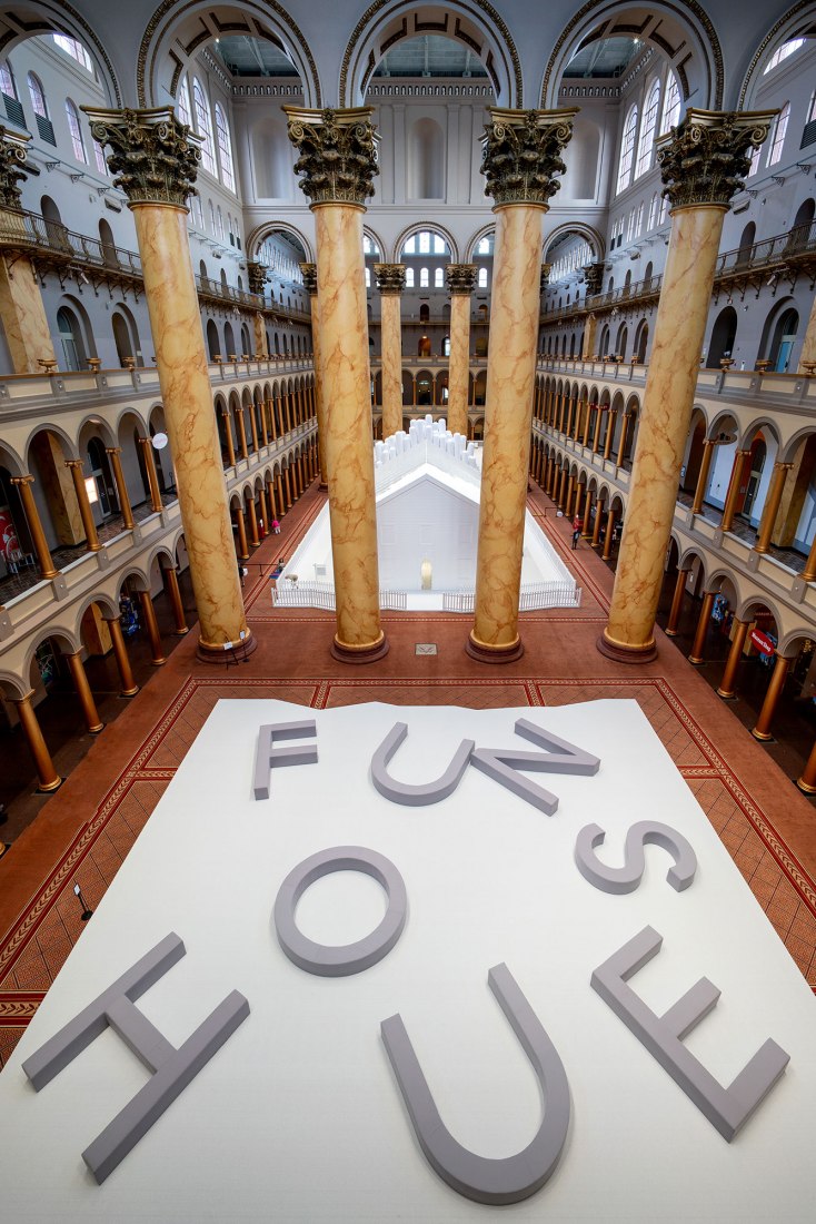 Snarkitecture Fun House. Fotografía por Noah Kalina