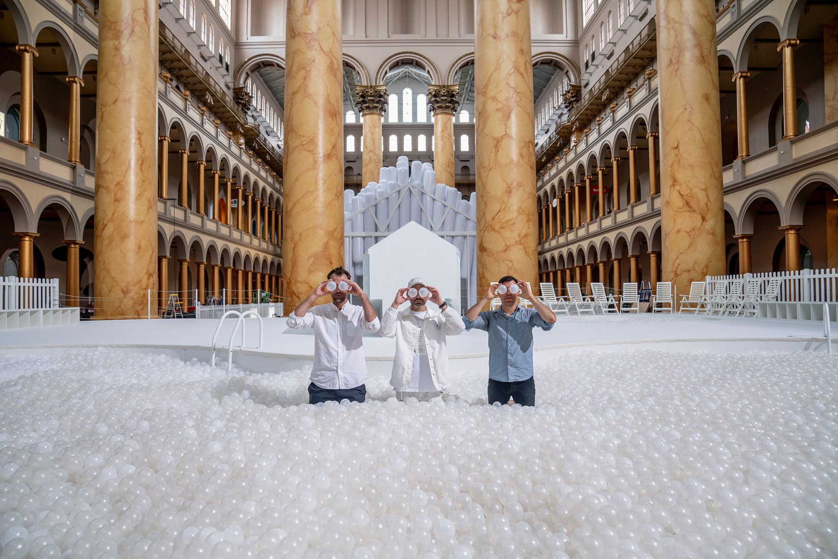 Alex Mustonen, Daniel Arsham, Benjamin Porto. Fotografía por Noah Kalina