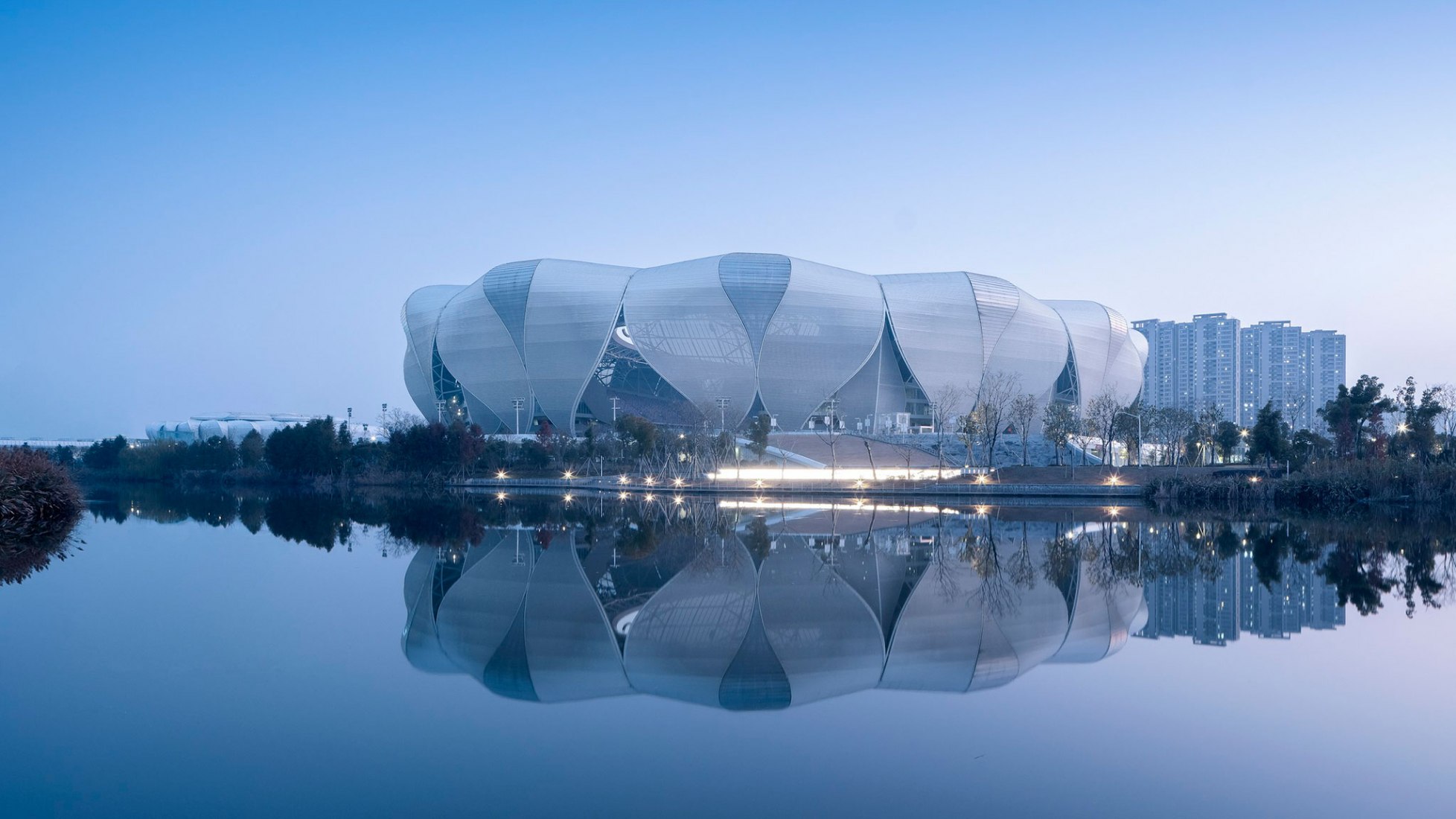 Complejo Deportivo Olímpico de Hangzhou por NBBJ. Fotografía por Shao Feng