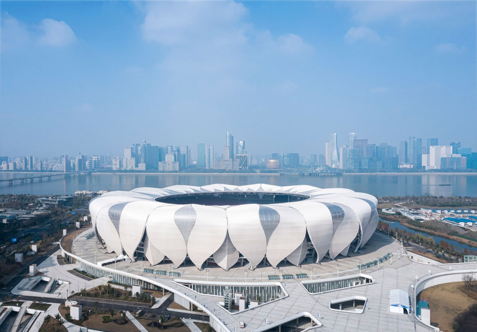Complejo Deportivo Olímpico de Hangzhou por NBBJ. Fotografía por Shao Feng