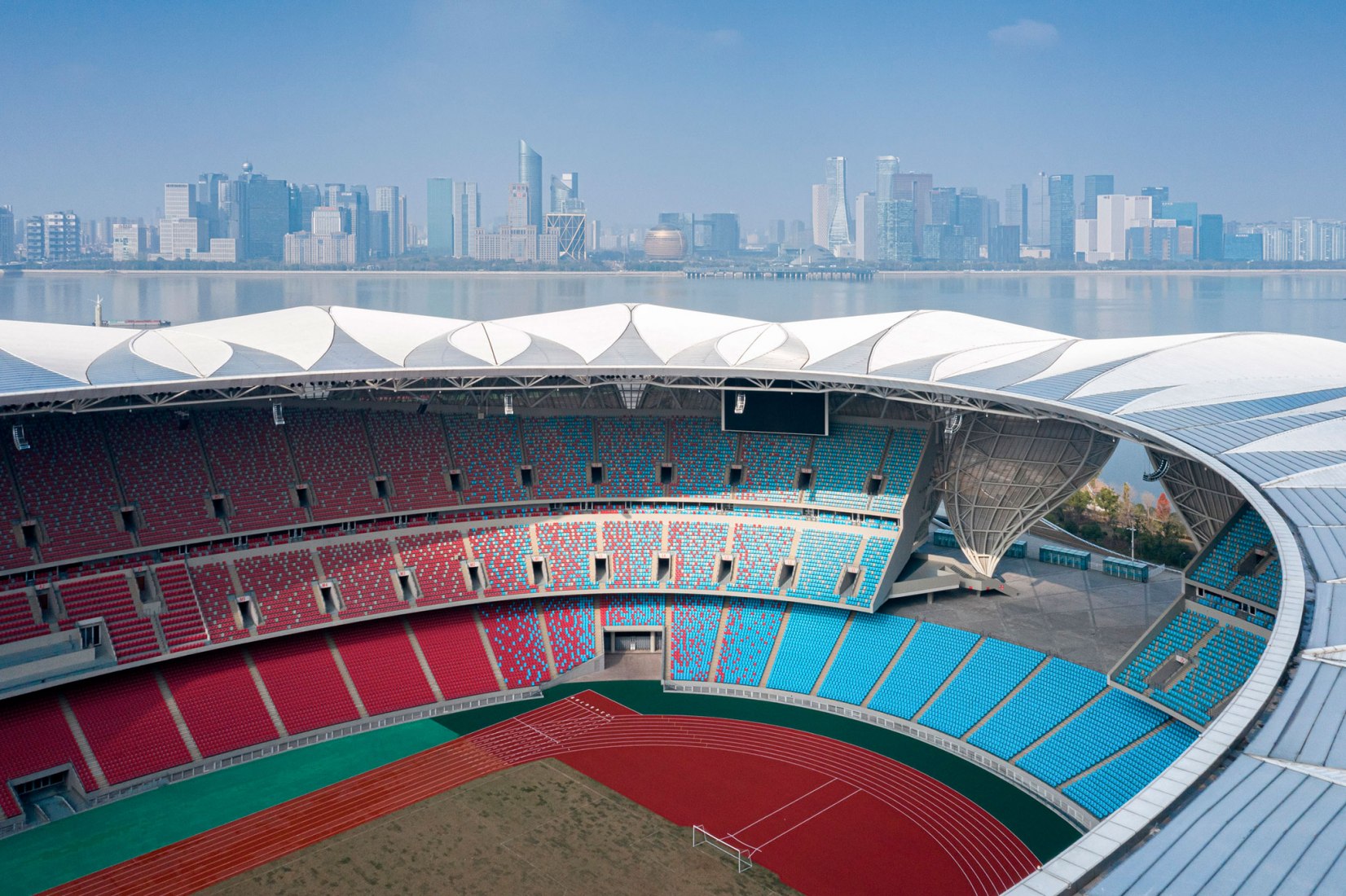Complejo Deportivo Olímpico de Hangzhou por NBBJ. Fotografía por Shao Feng