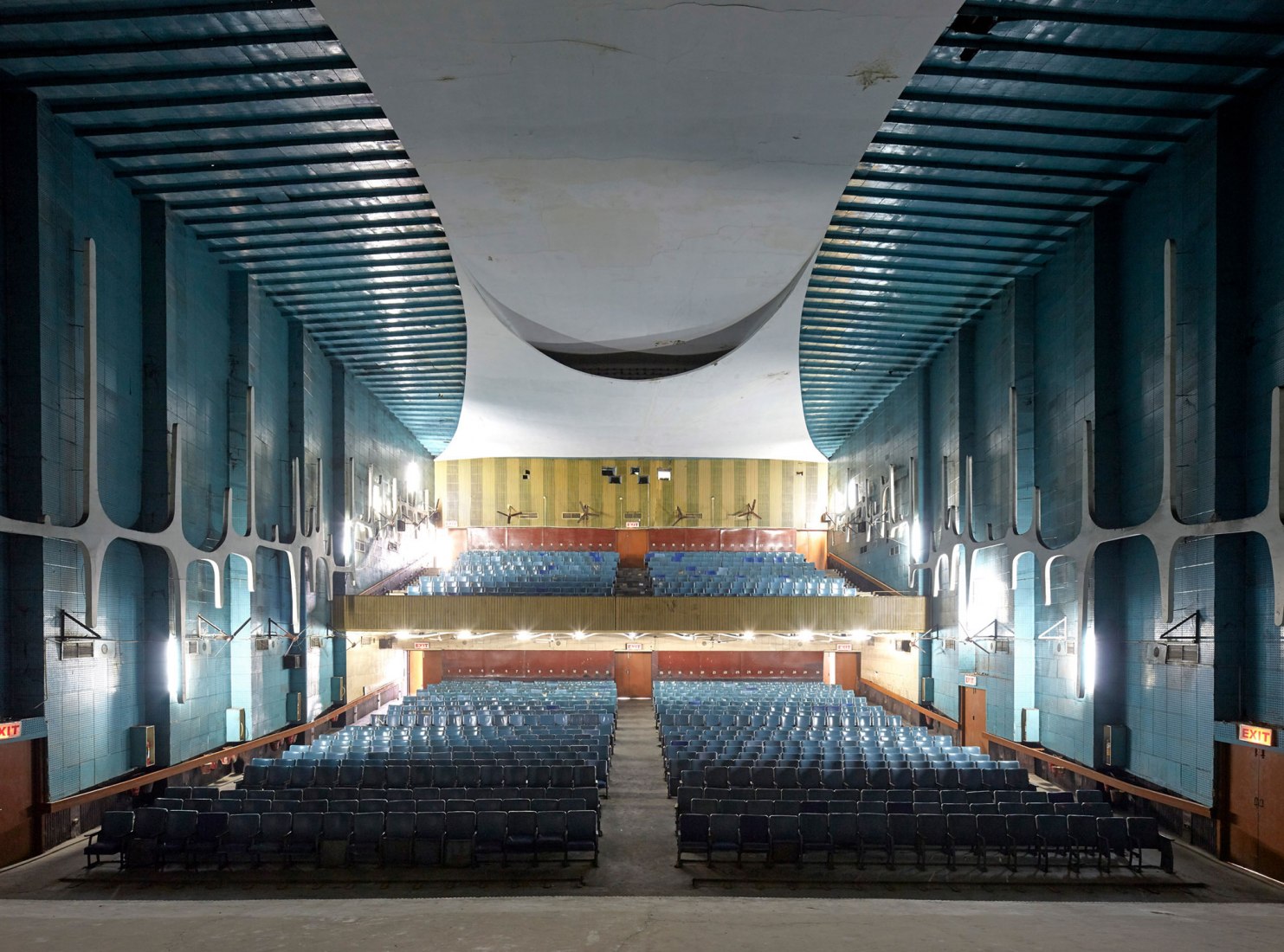 Teatro Neelam por Le Corbusier. Fotografía de Edmund Sumner.