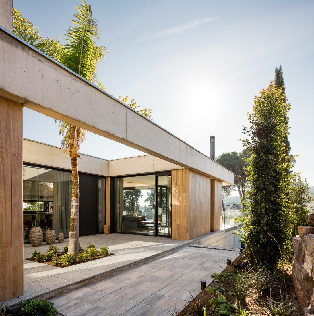 Eucaliptus House by Nexe Arquitectura. Photograph by Simón García