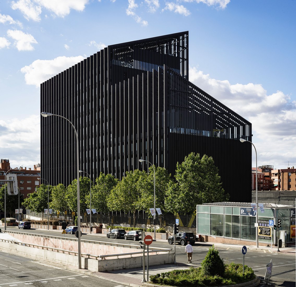 Metro de Madrid Headquarters and Transport Complex by Nexo + Gutiérrez-delaFuente + Perea. Photograph by Fernando Alda.