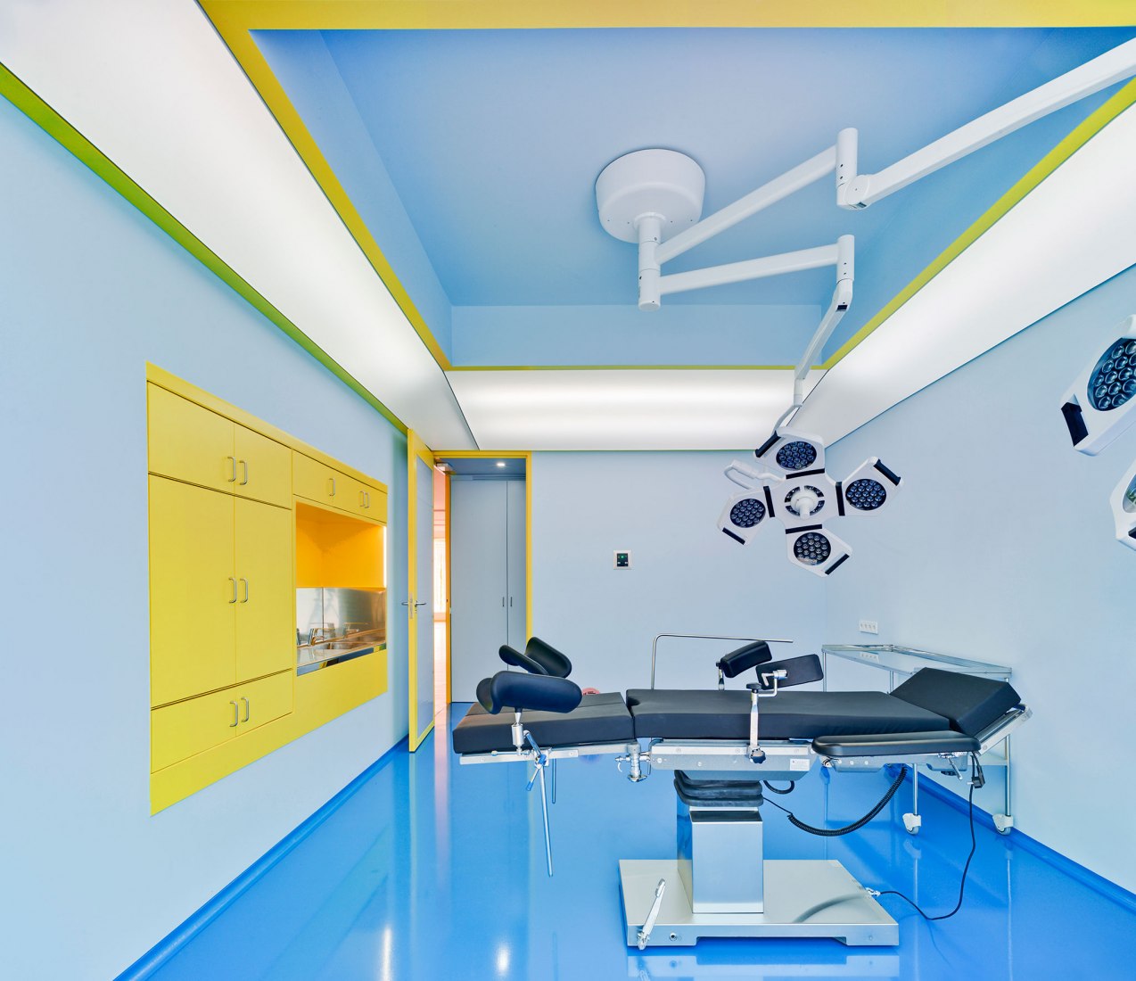 Clinical space Nexus8 by Magicarch. Photograph by Jonatan Berna, David Frutos