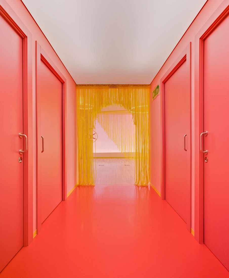 Clinical space Nexus8 by Magicarch. Photograph by Jonatan Berna, David Frutos