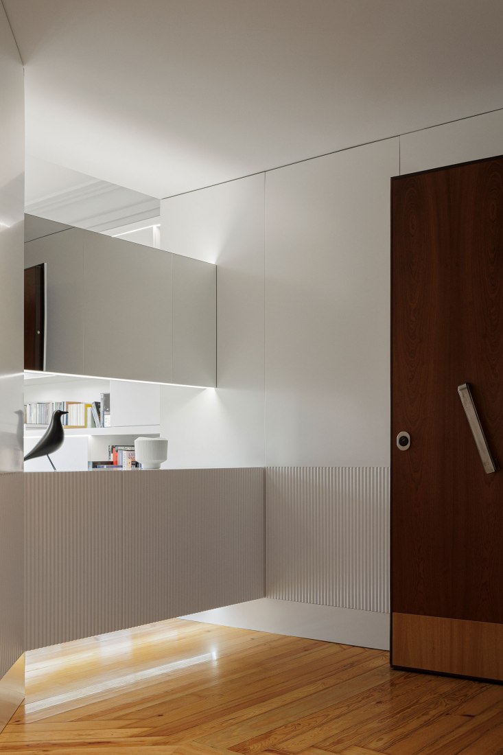 AN apartament by nmdarq. Photograph by Ivo Tavares Studio.