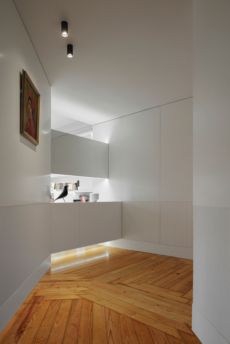 AN apartament by nmdarq. Photograph by Ivo Tavares Studio.
