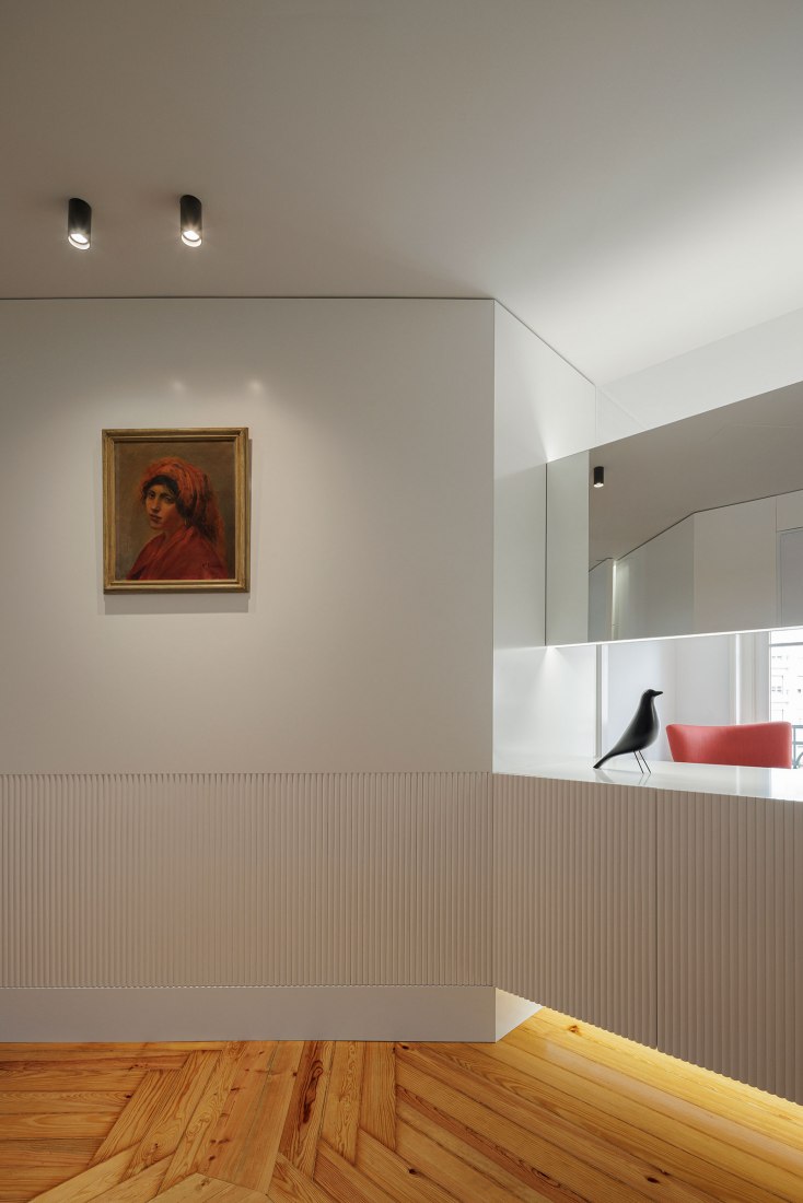AN apartament by nmdarq. Photograph by Ivo Tavares Studio.