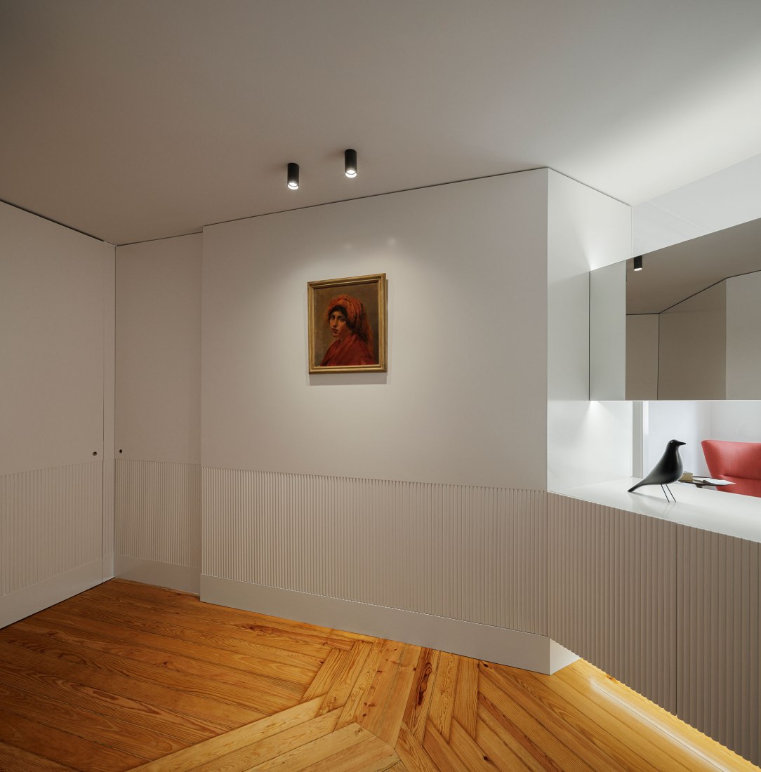 AN apartament by nmdarq. Photograph by Ivo Tavares Studio.