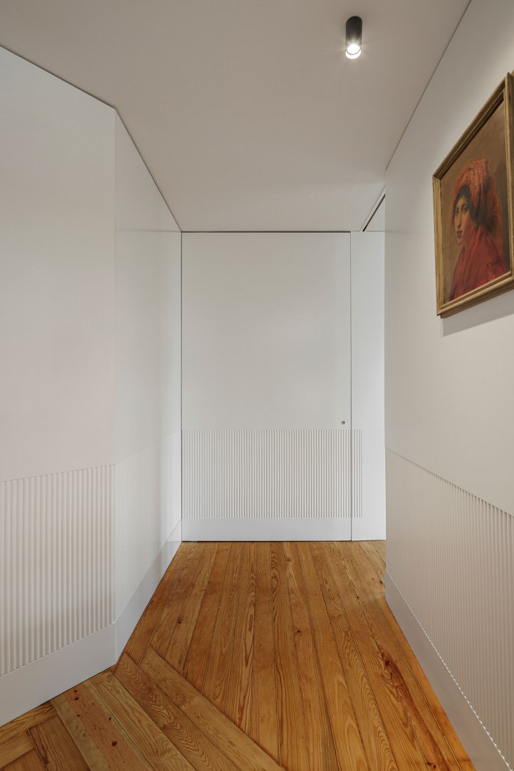 AN apartament by nmdarq. Photograph by Ivo Tavares Studio.